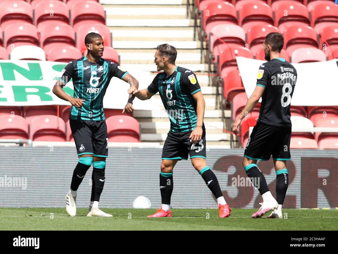 Il Rhian Brewster di Swansea City celebra il primo gol della partita durante la partita del campionato Sky Bet allo stadio Riverside, Middlesbrough. Foto Stock