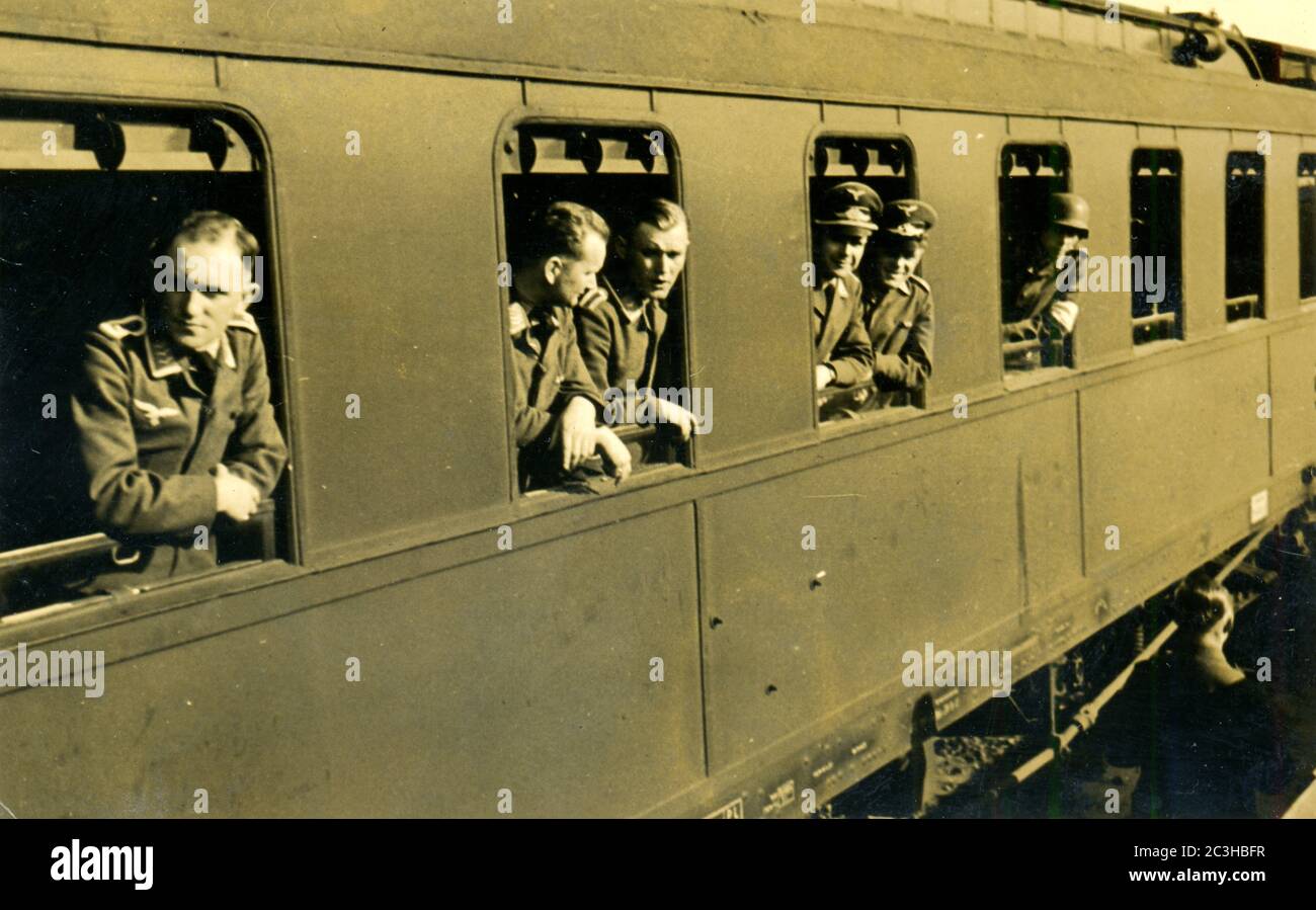 WW2 - soldati tedeschi sul treno da strasburgo ad est anteriore Foto Stock