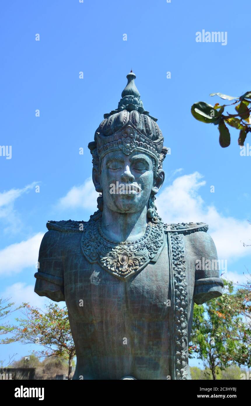 Statua di dio indù di Wishnu nel parco culturale di GWK a Bali, Indonesia. Garuda Wisnu Kencana Parco Culturale nella popolare attrazione turistica dal 2011. Foto Stock