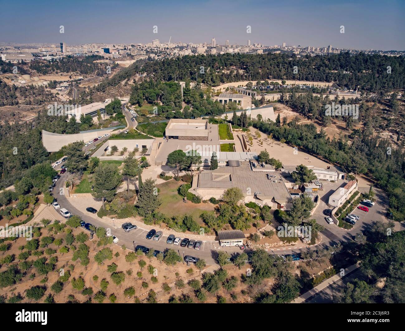 Vista del museo commemorativo dell'olocausto a Gerusalemme. Vista dall'alto di un quadricottero. Yad Vashem sulla collina alla periferia di Gerusalemme. GERUSALEMME Foto Stock