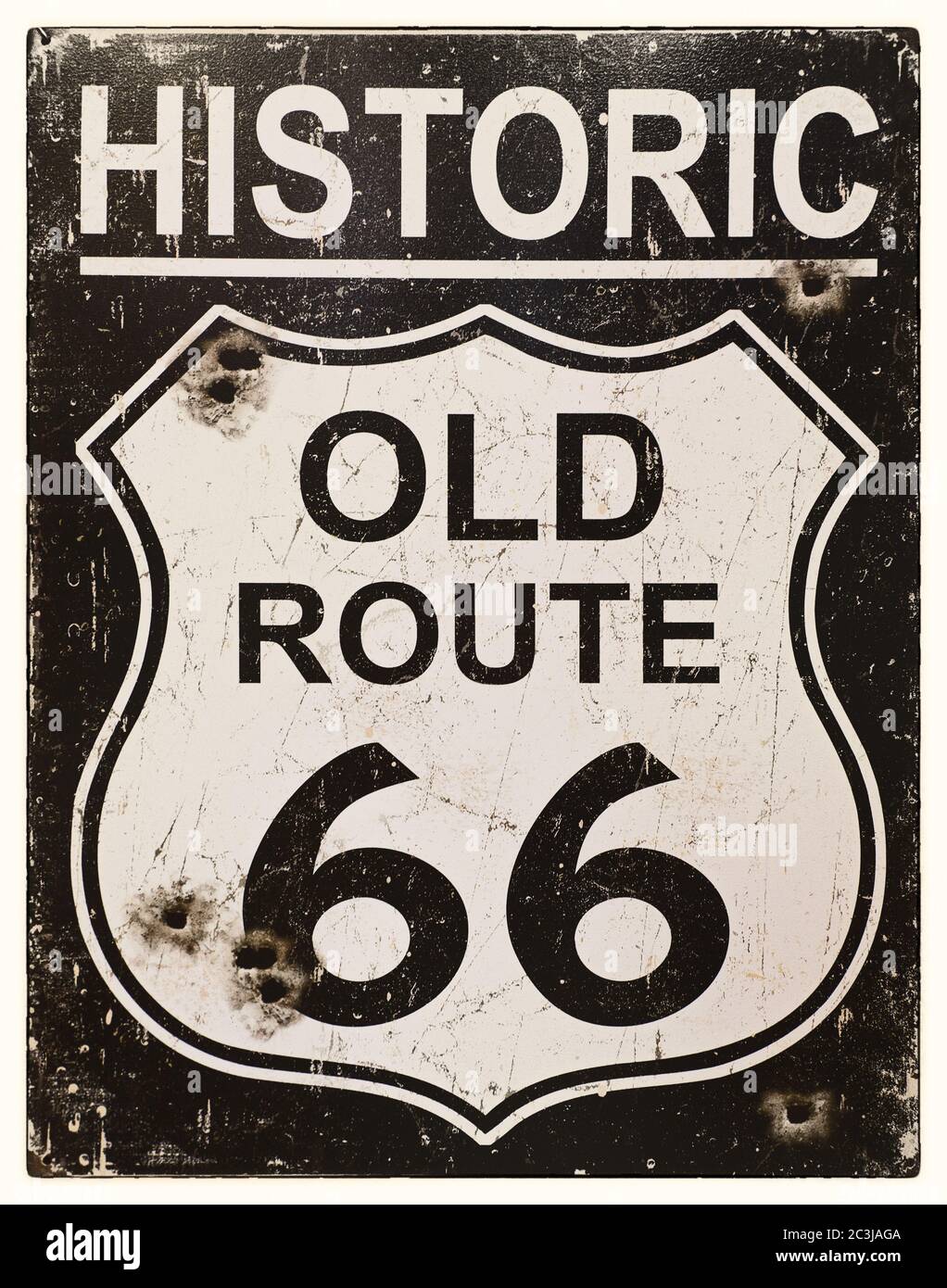 Insegna retrò effetto seppia per la storica vecchia Route 66 in America. Sbiadito, stile vintage con buchi a proiettile. Foto Stock
