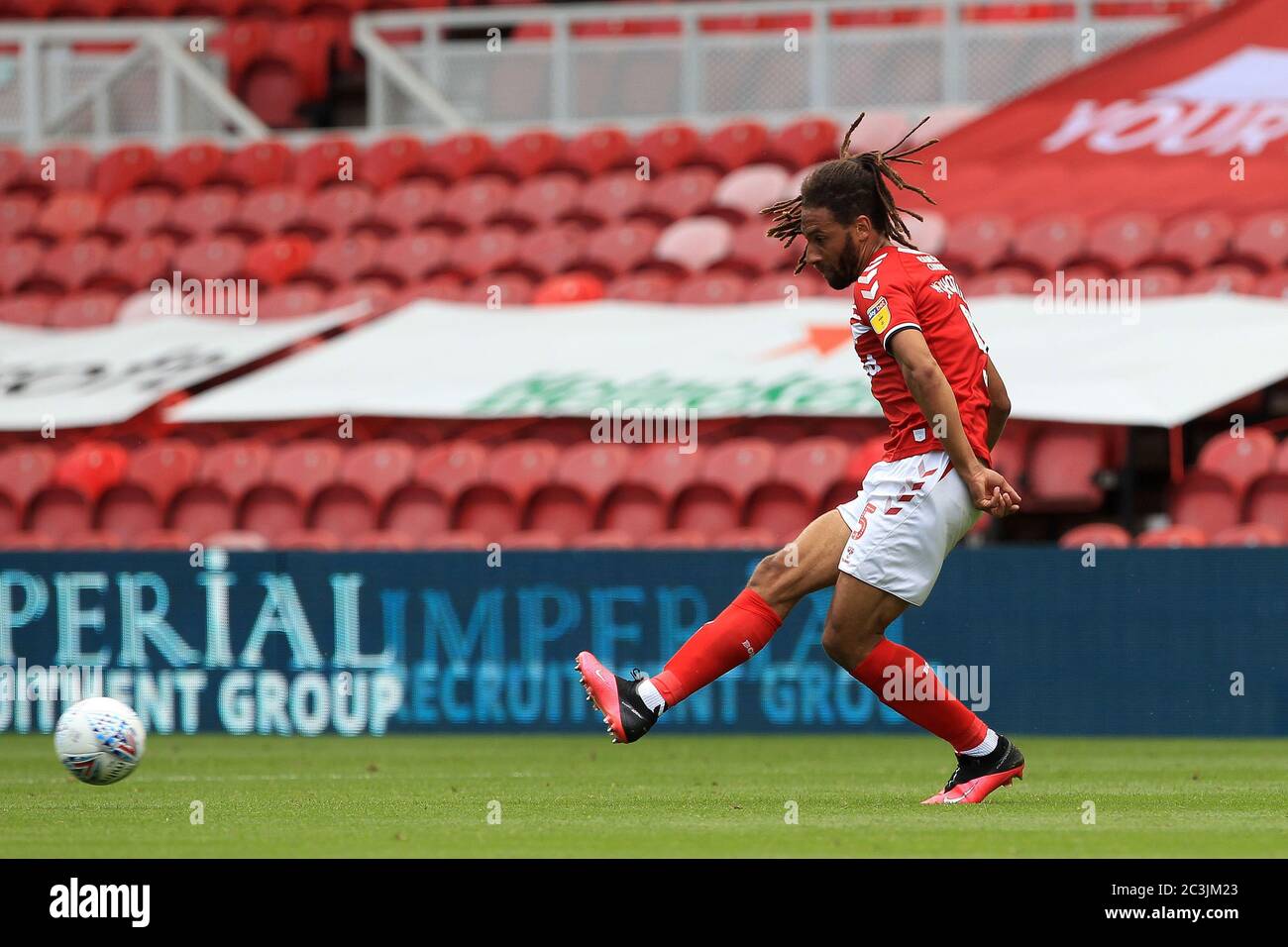 MIDDLESBROUGH, INGHILTERRA, 20 GIUGNO - Ryan Shotton di Middlesbrough durante la partita del campionato Sky Bet tra Middlesbrough e Swansea City allo stadio di Riverside, Middlesbrough, sabato 20 giugno 2020. (Credit: Mark Fletcher | MI News) Credit: MI News & Sport /Alamy Live News Foto Stock