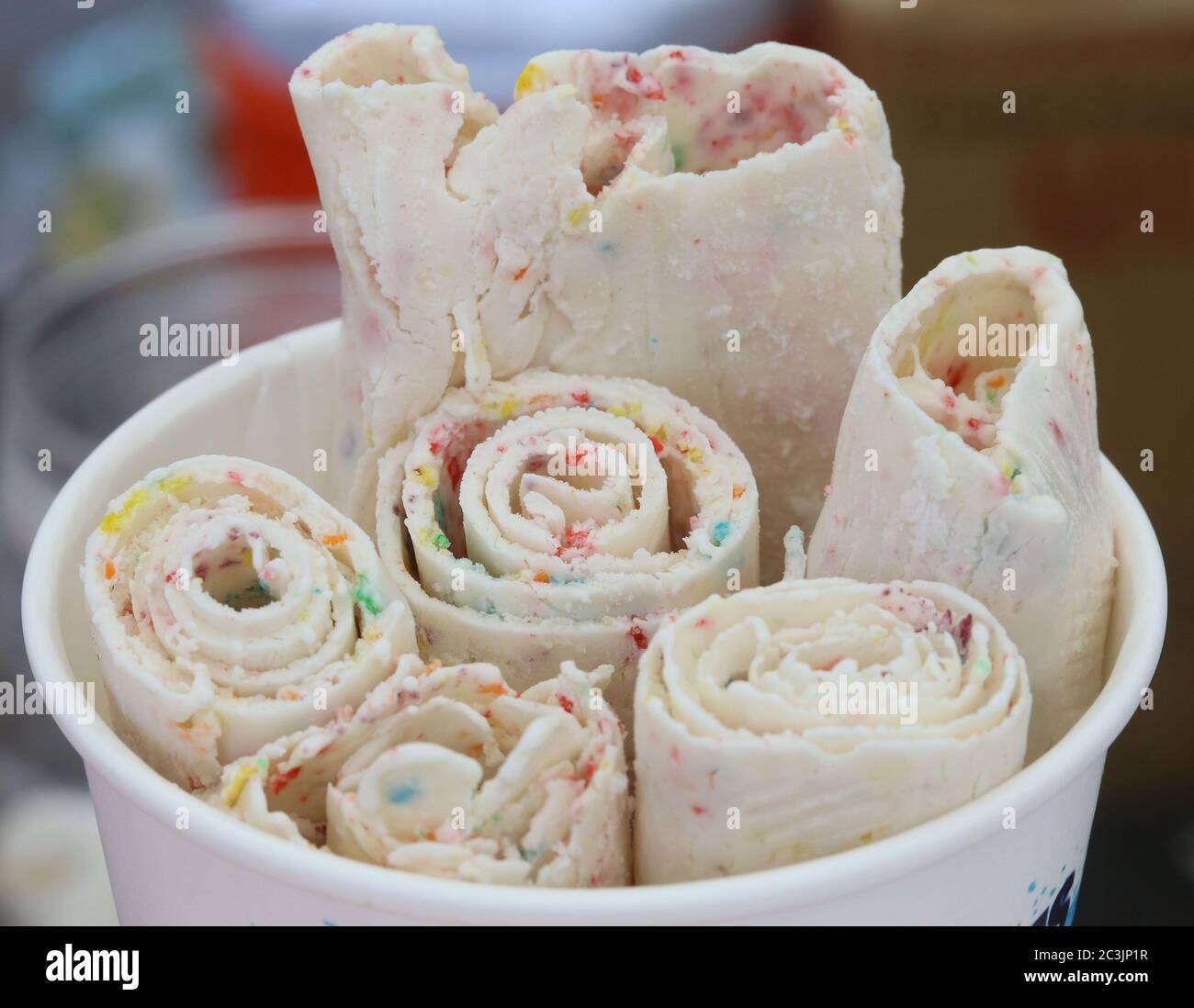 Mescolare i panini fritti di gelato arcobaleno Foto Stock