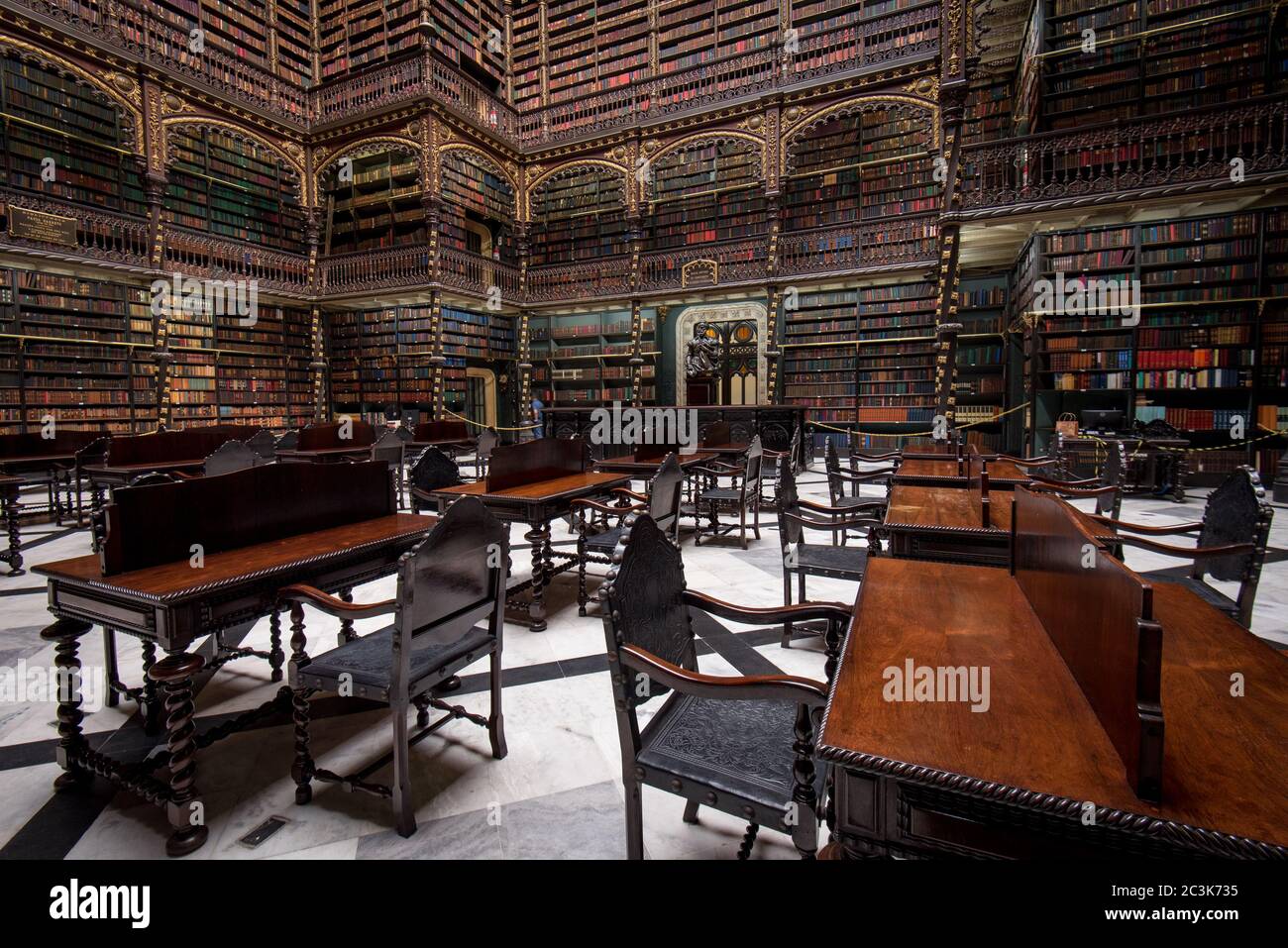 Sala di lettura del Gabinetto reale Portoghese di Reading. Ha la più grande e più preziosa letteraria portoghese fuori del Portogallo. Foto Stock