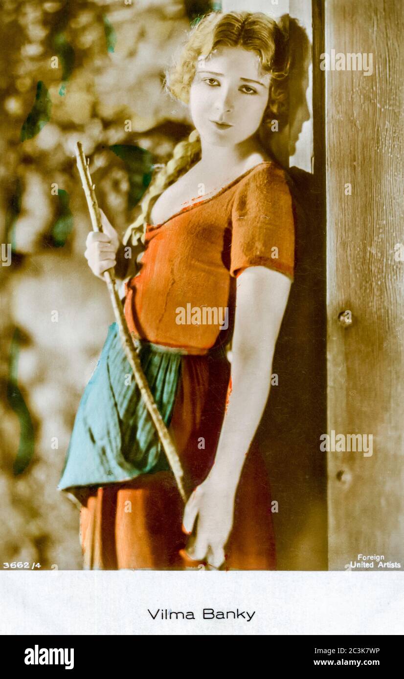 Una cartolina della star del cinema silente degli anni '20 Vilma Banky, protagonista di numerosi film con Rudolph Valentino Foto Stock