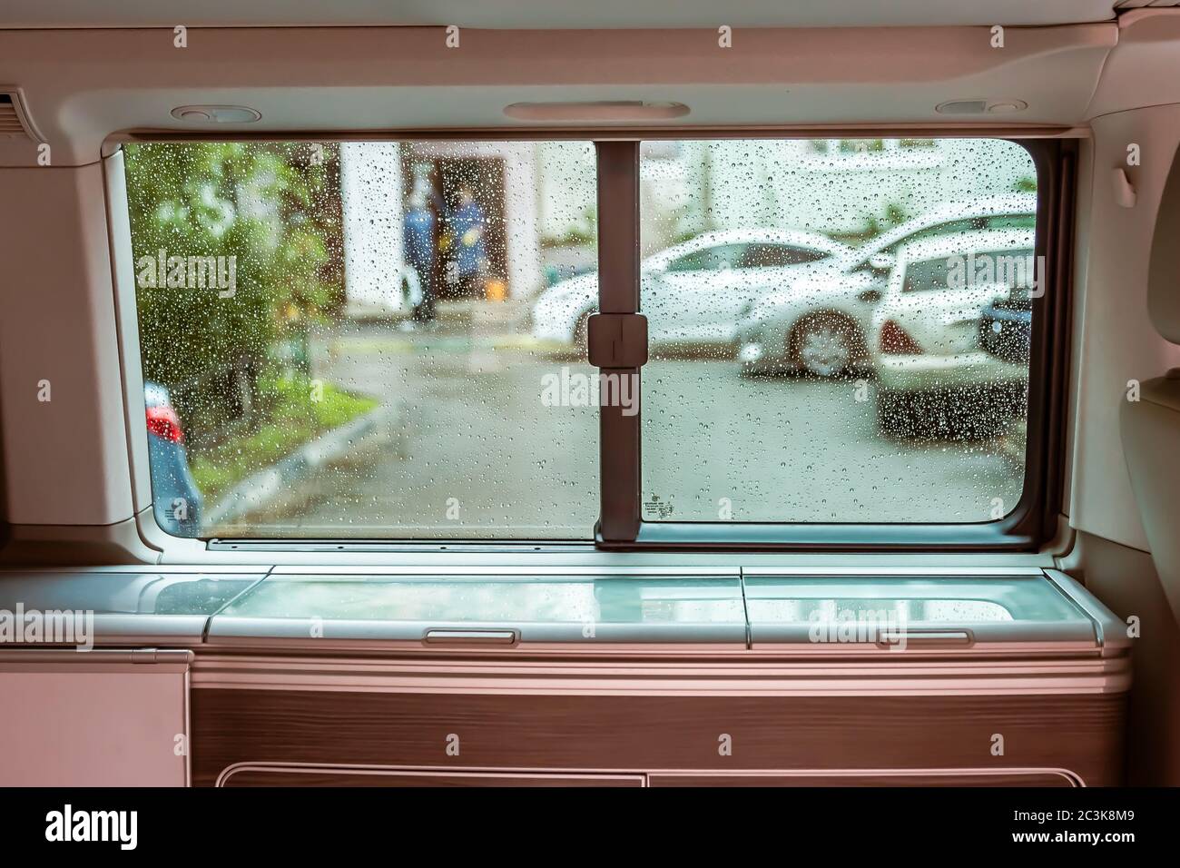 San Pietroburgo, Russia - 22 luglio 2019: Interno del moderno Volkswagen Multivan California Ocean (Transporter T6). Foto Stock