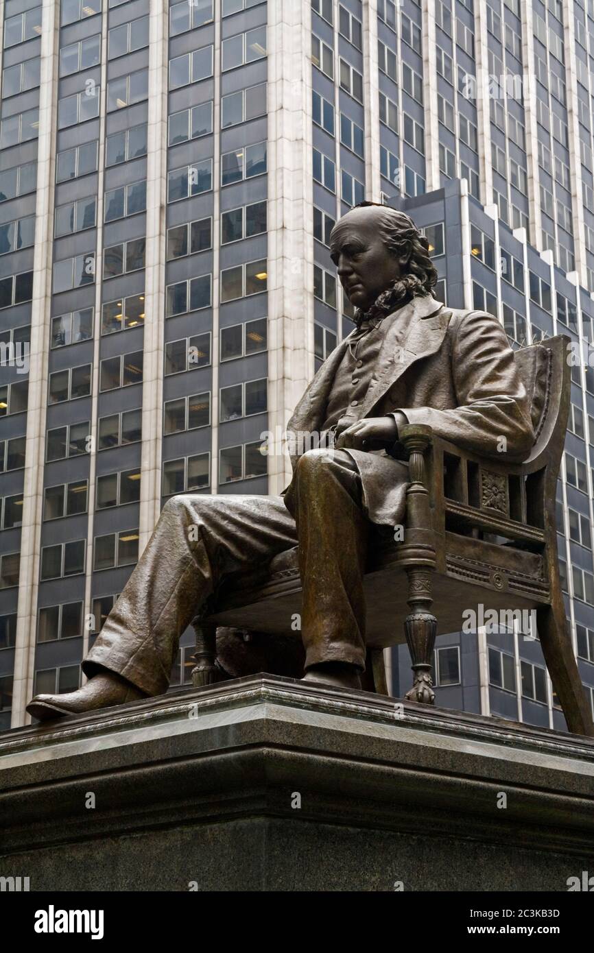 Horace Greeley statue a Greeley Square, Midtown Manhattan, New York City, New York, Stati Uniti Foto Stock