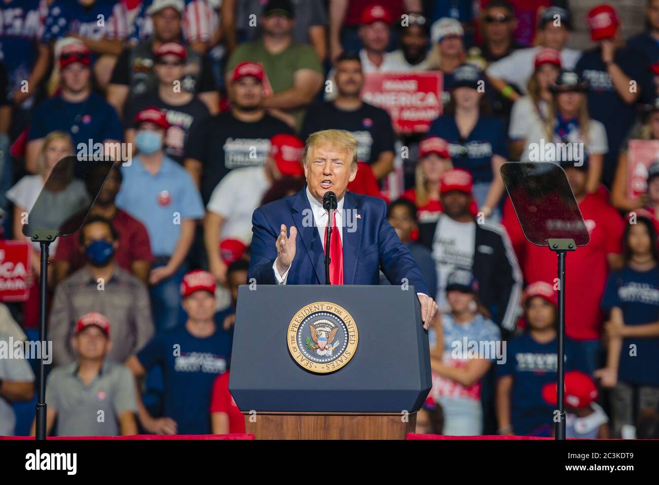 Tulsa, Stati Uniti. 20 Giugno 2020. Il presidente Donald Trump parla a un raduno della campagna elettorale presso il Bank of Oklahoma Center di Tulsa, Oklahoma, sabato 20 giugno 2020. Il raduno della campagna elettorale del presidente Donald Trump a Tulsa arriva con l’aumento dei casi di coronavirus in molti stati di tutto il paese. Photo by Kyle Rivas/UPI Credit: UPI/Alamy Live News Foto Stock