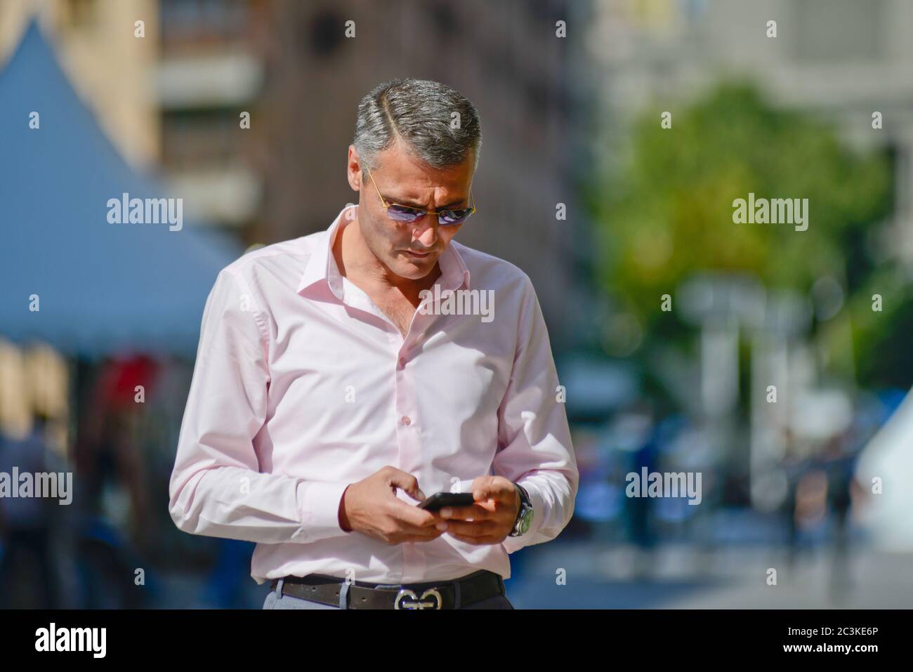 Uomo d'affari armeno in Northern Avenue, Yerevan, Armenia Foto Stock