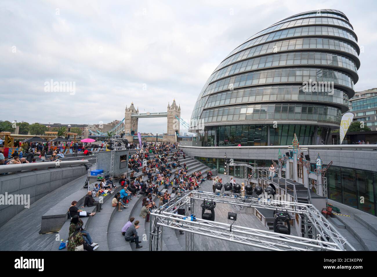 Il London City Hall e Scoop a More London Riverside - LONDRA, INGHILTERRA - 14 SETTEMBRE 2016 Foto Stock