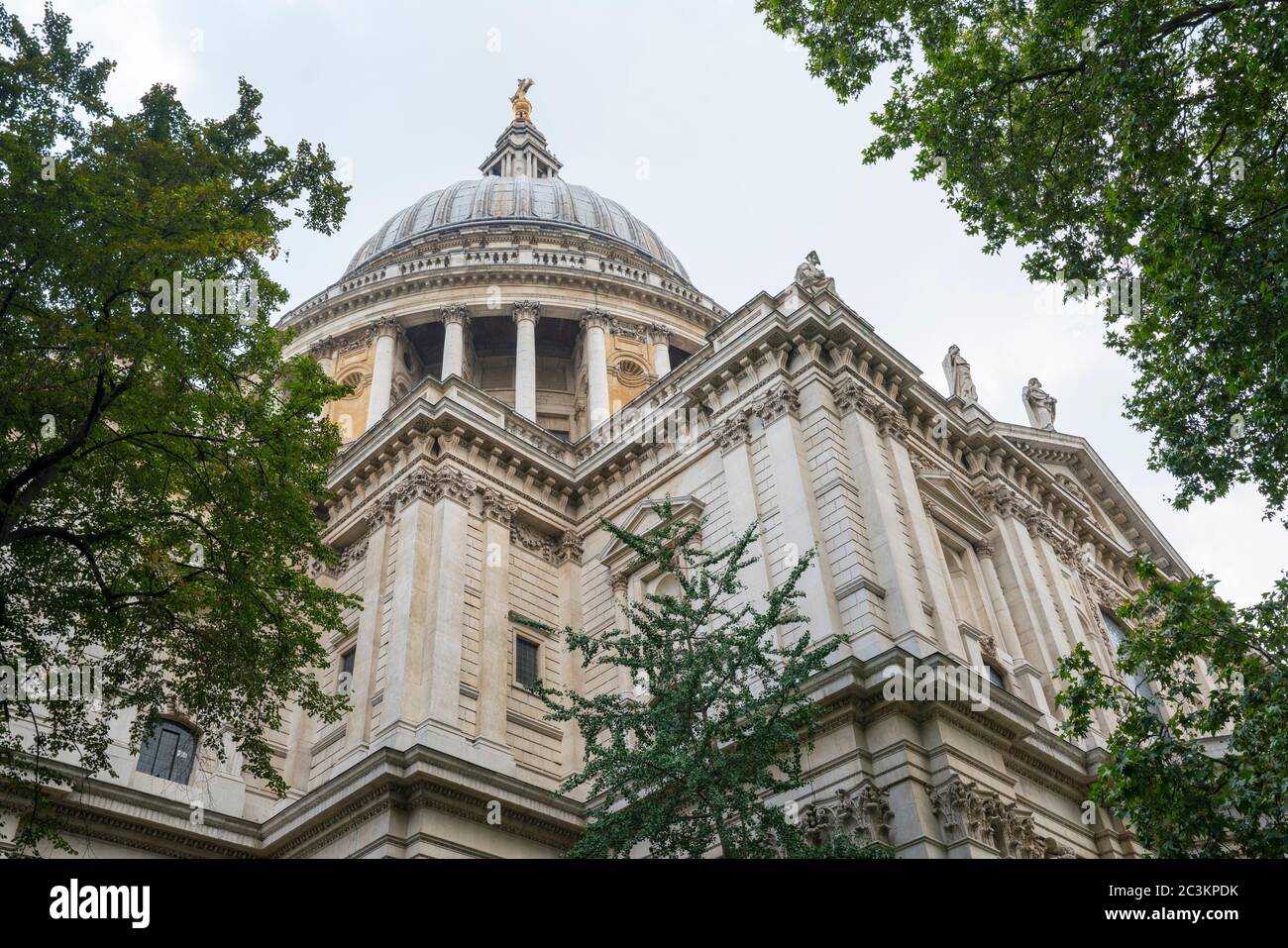 Vista dai giardini di giardini di giardini di giardini di giardini di giardini di giardini di giardini di giardini di St Pauls - LONDRA, INGHILTERRA - 14 SETTEMBRE 2016 Foto Stock