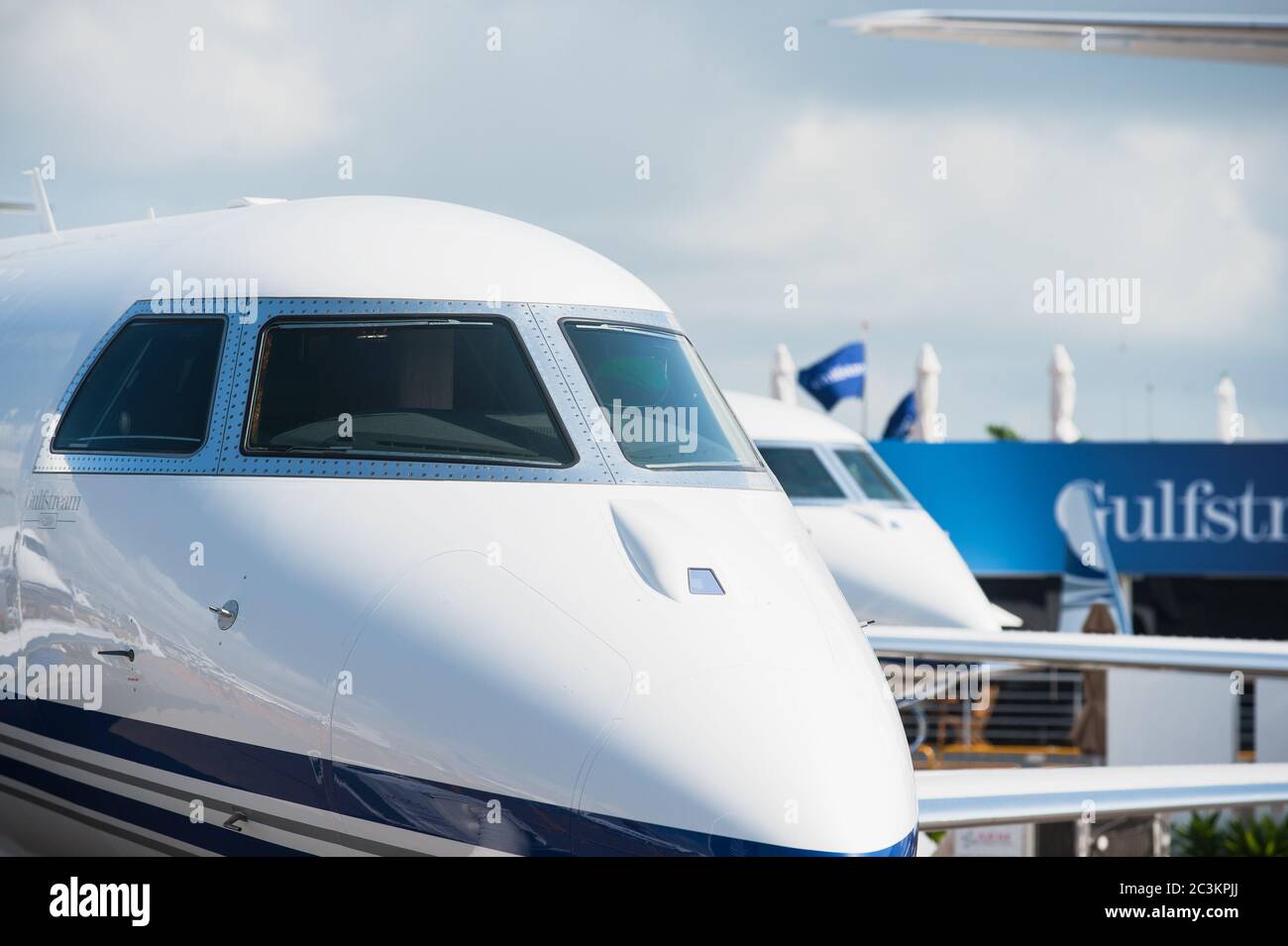 Singapore - 14 febbraio 2016: Davanti al jet executive Gulfstream G280 in esposizione durante il Singapore Airshow al Changi Exhibition Centre di Singapore. Foto Stock
