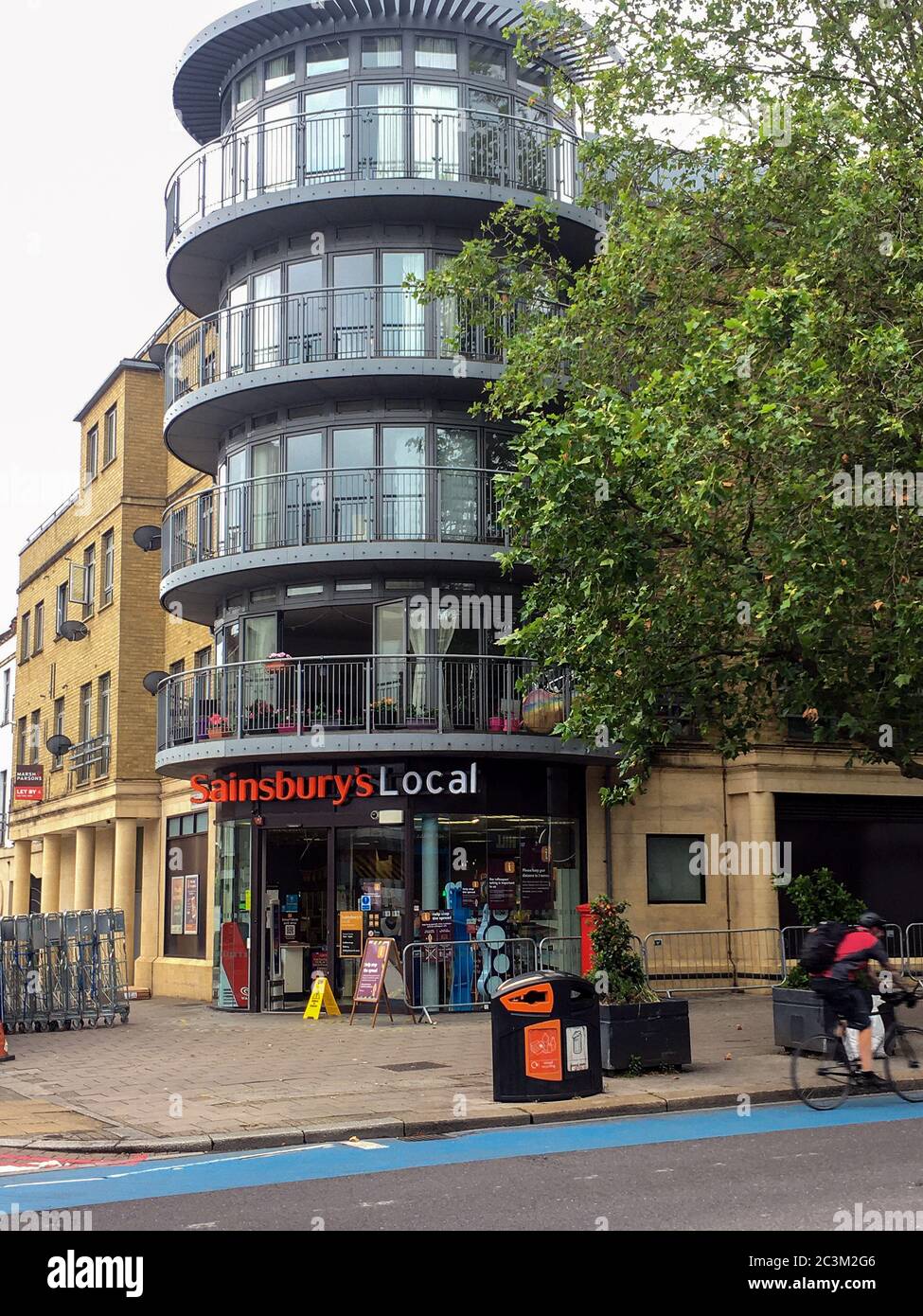 Sainsbury's Local a Clapham High Street Foto Stock