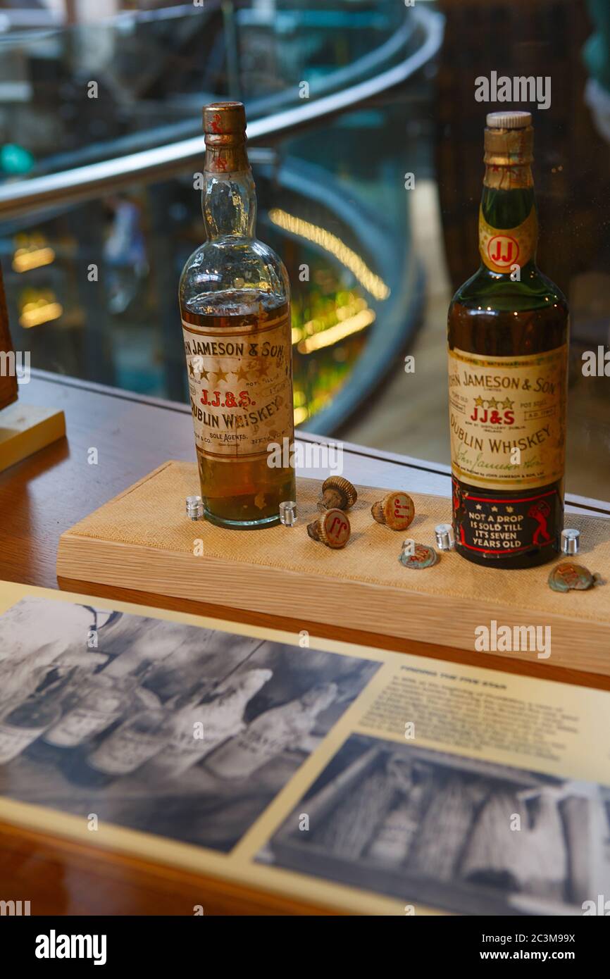 DUBLINO, IRLANDA - 26 giugno 2019: La distilleria Jameson è uno dei famosi produttori irlandesi di whiskey. Museo irlandese del whiskey a Dublino Foto Stock