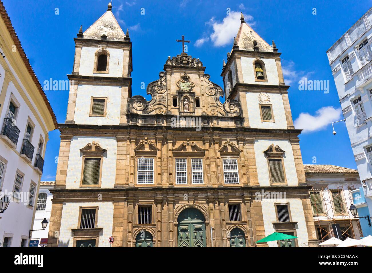 Salvador de Bahia, vista Pelourinho con edifici colorati, chiesa coloniale, Brasile, Sud America Foto Stock