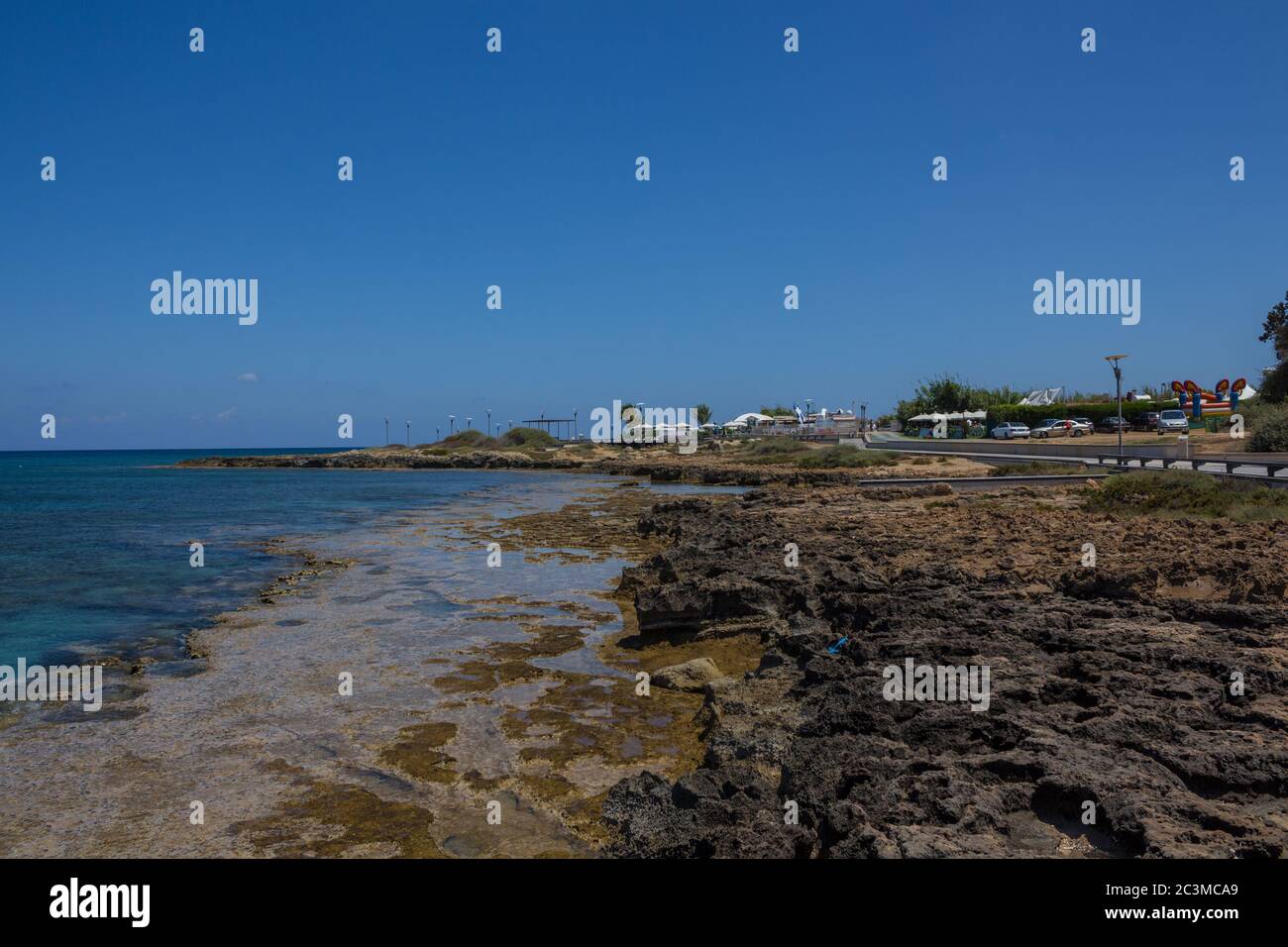 Protaras, Cipro - 29 giugno 2015: Vista dell'argine Protaras Foto Stock