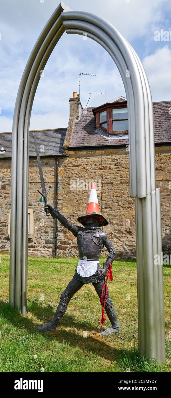 28 maggio 2020. Alexandra Road, Elgin, Moray, Scozia, Regno Unito. Questa è la statua di Alexander Stewart, primo conte di Buchan, detto anche "il lupo di Badenoch" che Foto Stock