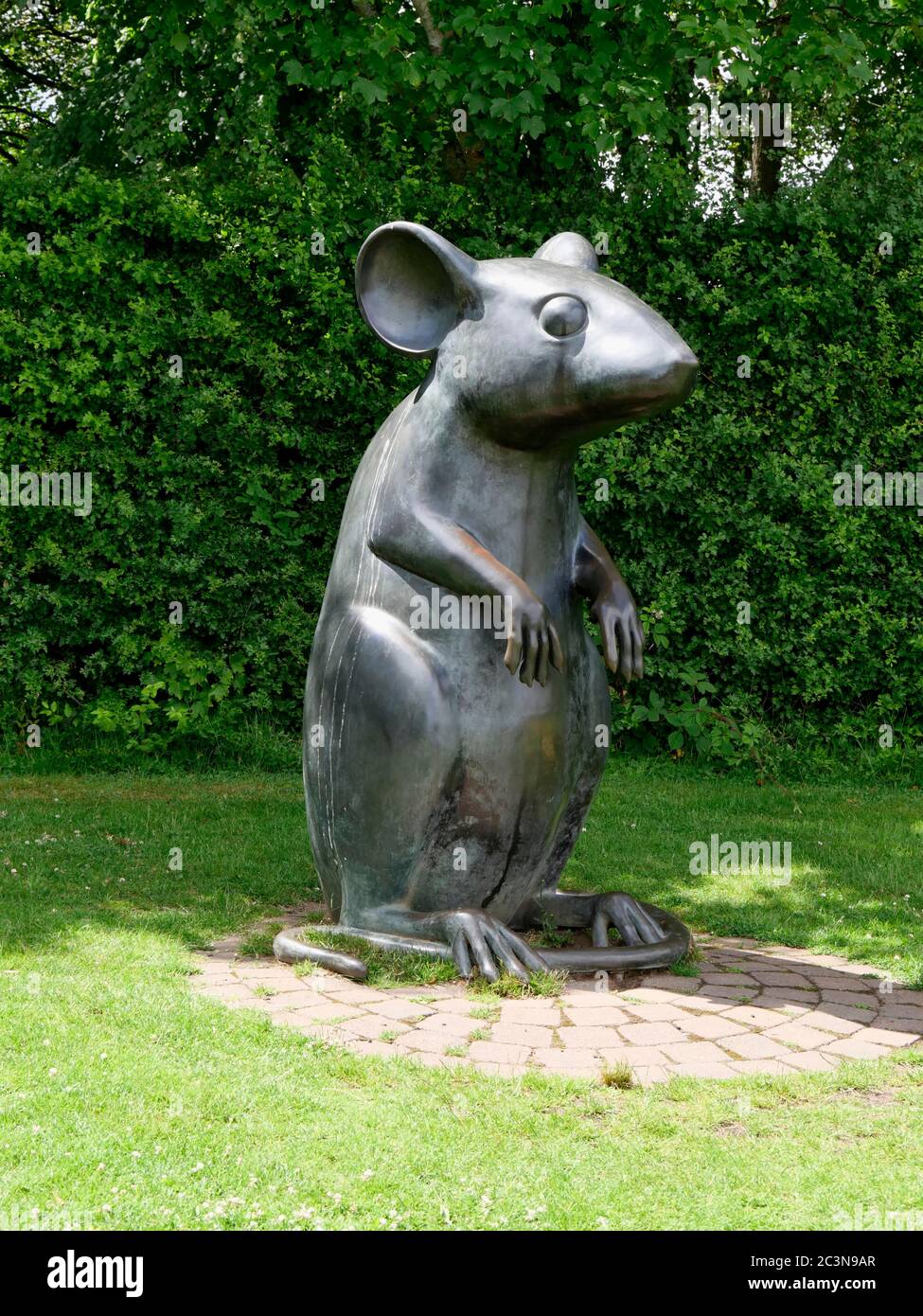 Monumento a un mouse, scultura di un mouse su Poeti percorso di Kenny Hunter, Alloway, Sud Ayrshire, Scozia, Regno Unito Foto Stock