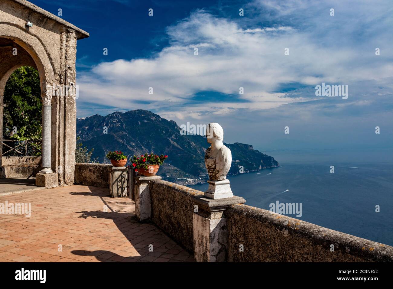 14 ottobre 2018 - Ravello, Campania, Italia - lo spettacolare panorama che si può ammirare dalla Terrazza dell'Infinito, a Villa Cimbrone, sulla Foto Stock