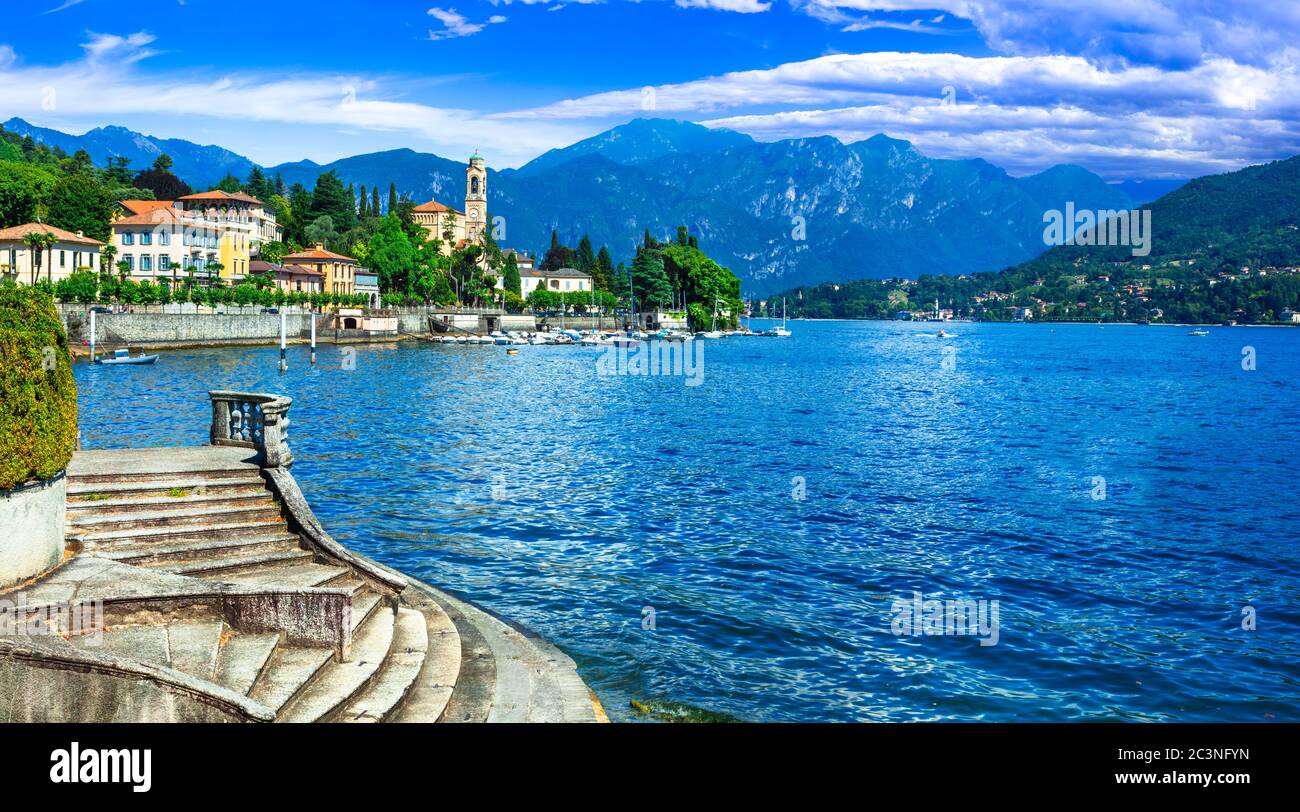 Panorama lago - bellissimo Lago di Como con splendida vista. Villaggio Tremezzina. Lombradia, Italia Foto Stock