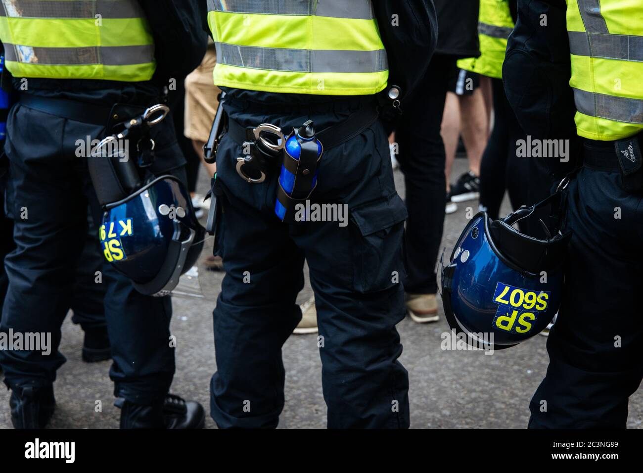 Dalla protesta antirazzista in risposta a violenti scontri a metà settimana a un raduno di accoglienza per i rifugiati. Una settimana prima dell'attacco di stabbing a Glasgow. Foto Stock