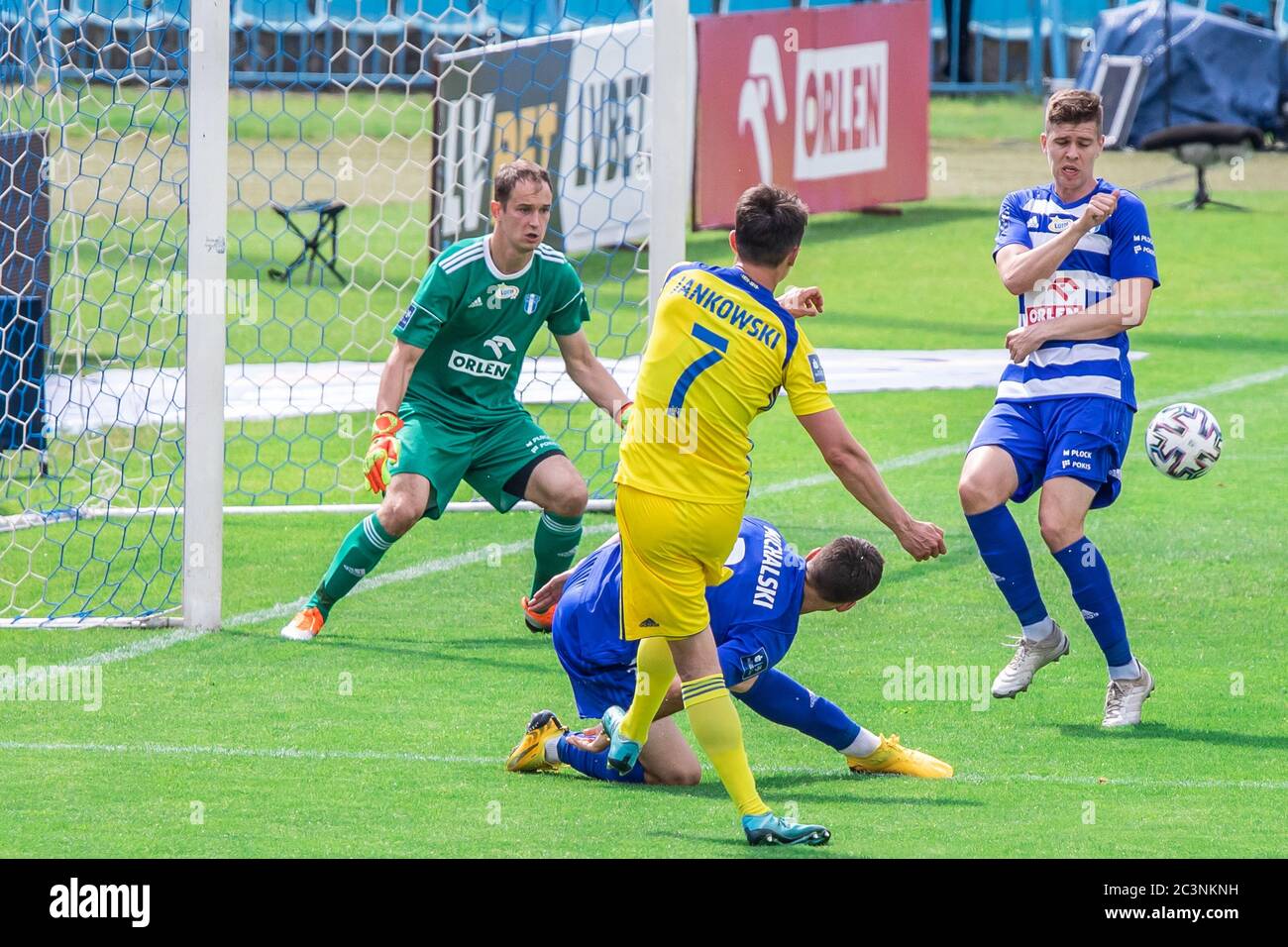 Maciej Jankowski (L) e Michal Marcjanik (R) in azione durante la partita PKO Ekstraklasa tra Wisla Plock e Arka Gdynia allo stadio Kazimierz Górski.Punteggio finale; Wisla Plock 0:0 Arka Gdynia. Foto Stock