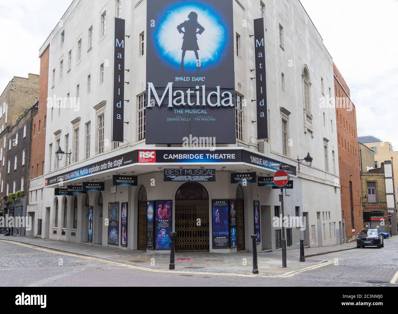 Matilda il Musical al Teatro Cambridge senza persone per strada. Londra Foto Stock