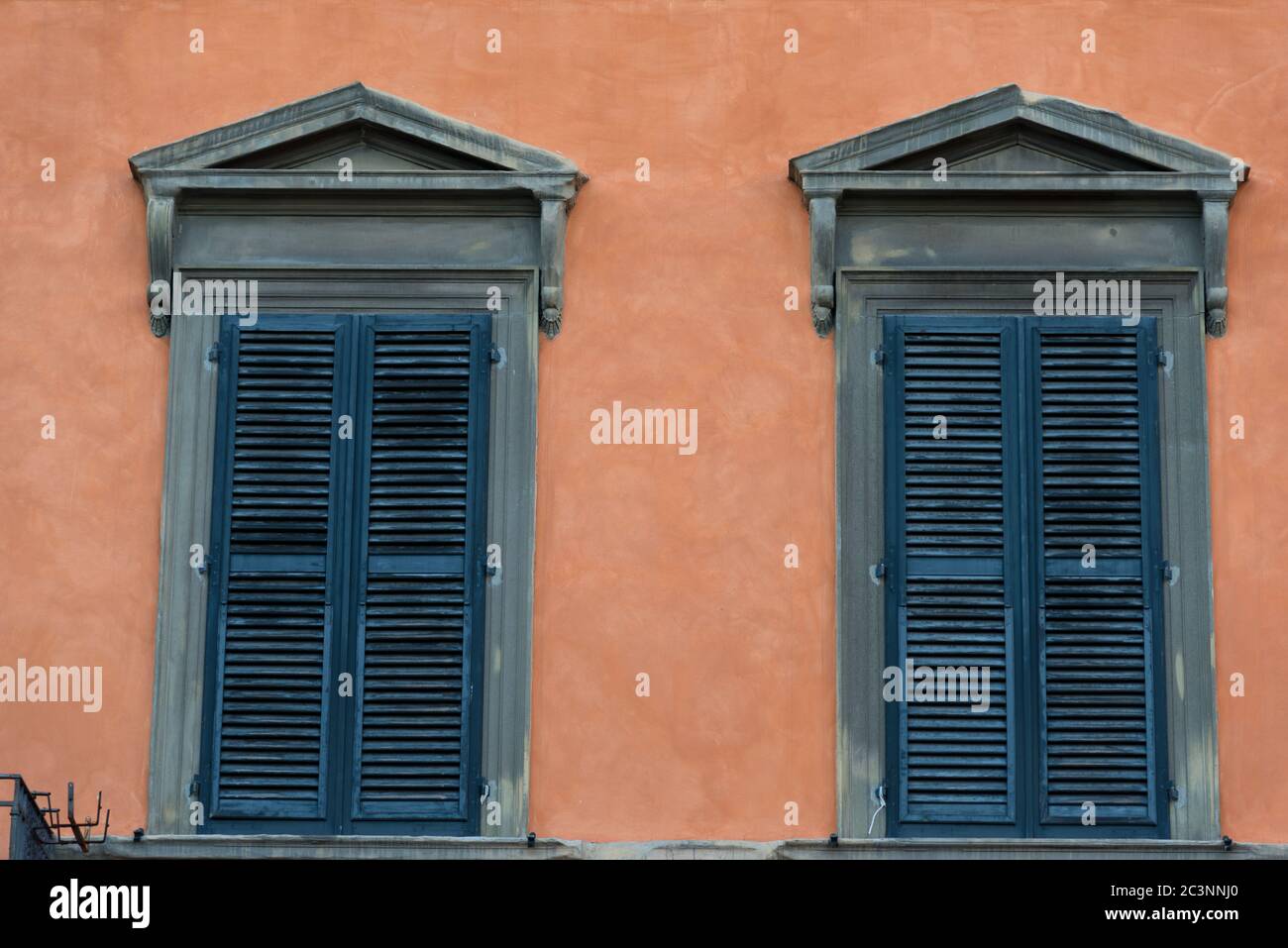 Dettagli esterni di edifici tipici italiani a Lucca, Toscana, Italia. Foto Stock