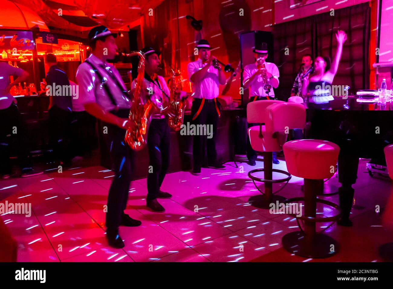 Band di ottone in un night club Foto Stock