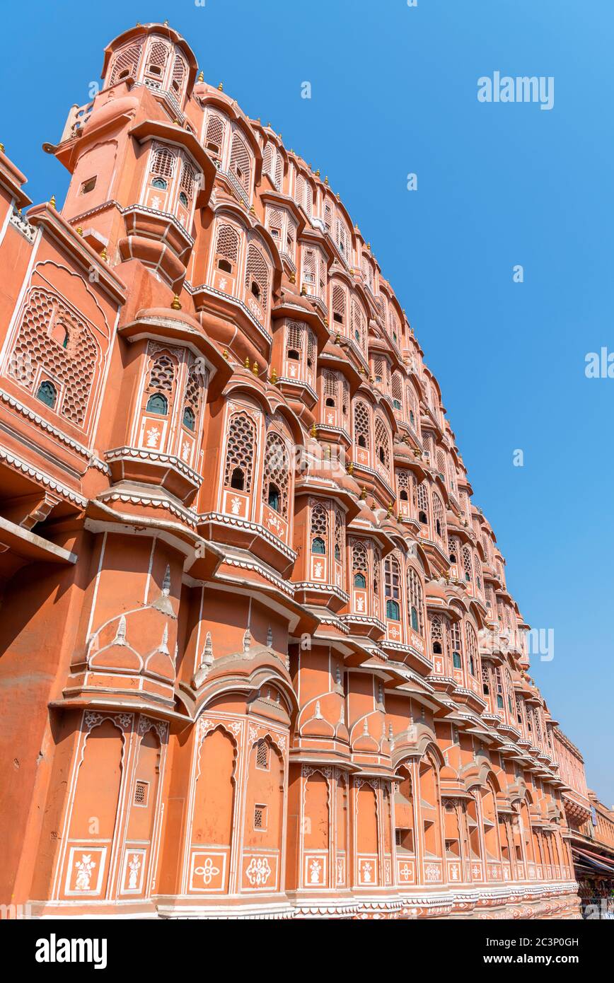 Facciata del Hawa Mahal (Palazzo dei Venti o Palazzo del Breeze), la Città Vecchia, Jaipur, Rajasthan, India Foto Stock