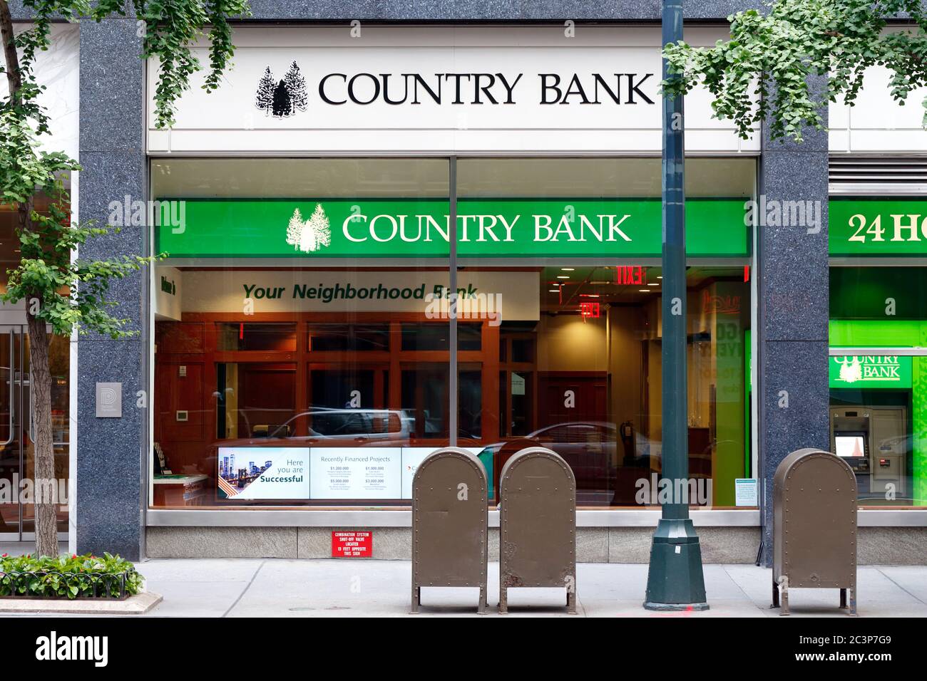 Country Bank, 655 Third Ave, New York, NYC foto di una banca a Midtown Manhattan. Foto Stock