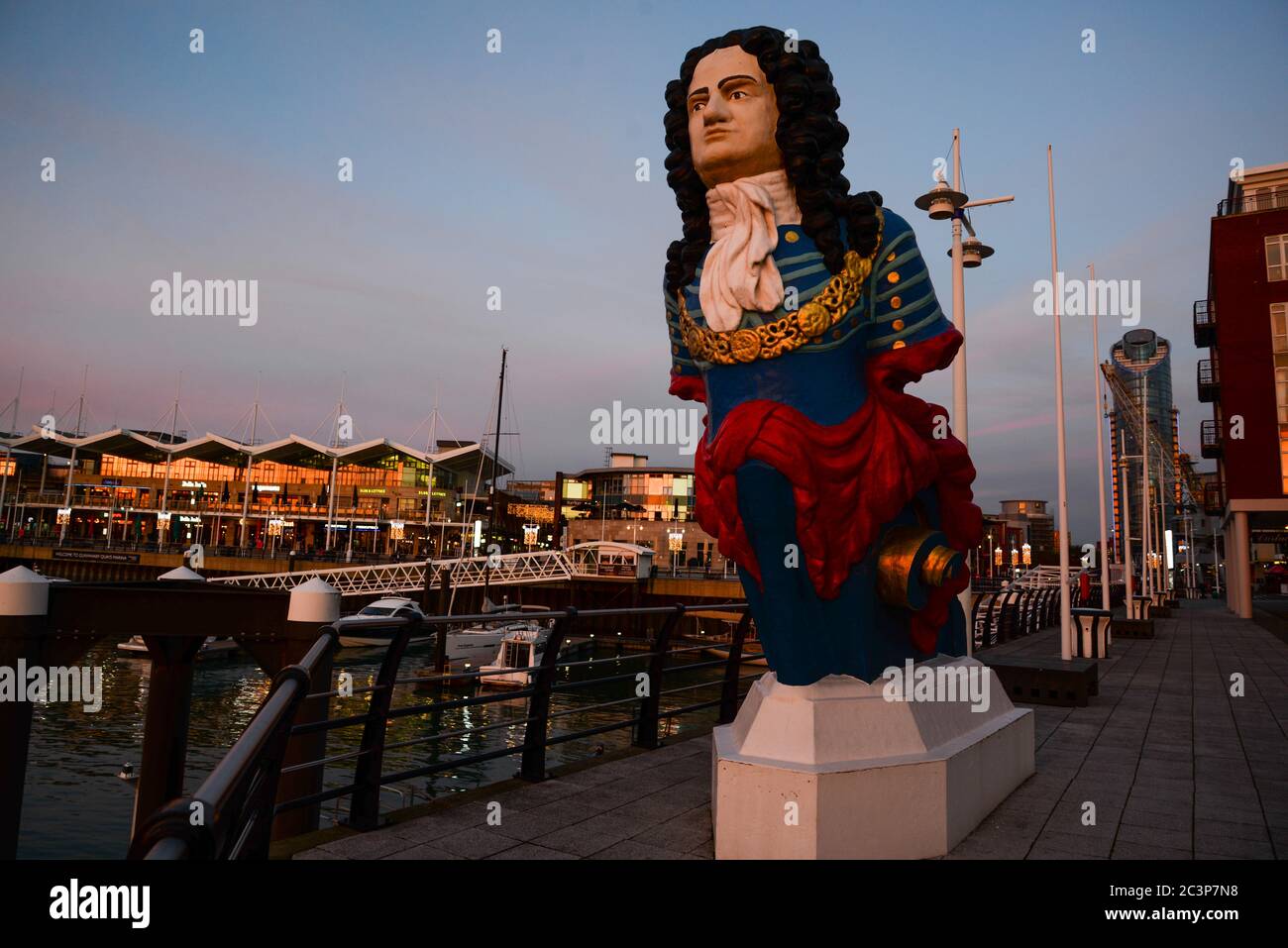 Portsmouth il capo della figura di HMS Marlborough su Gunwharf Quays, Portsmouth, Hampshire, Inghilterra, UK Foto Stock