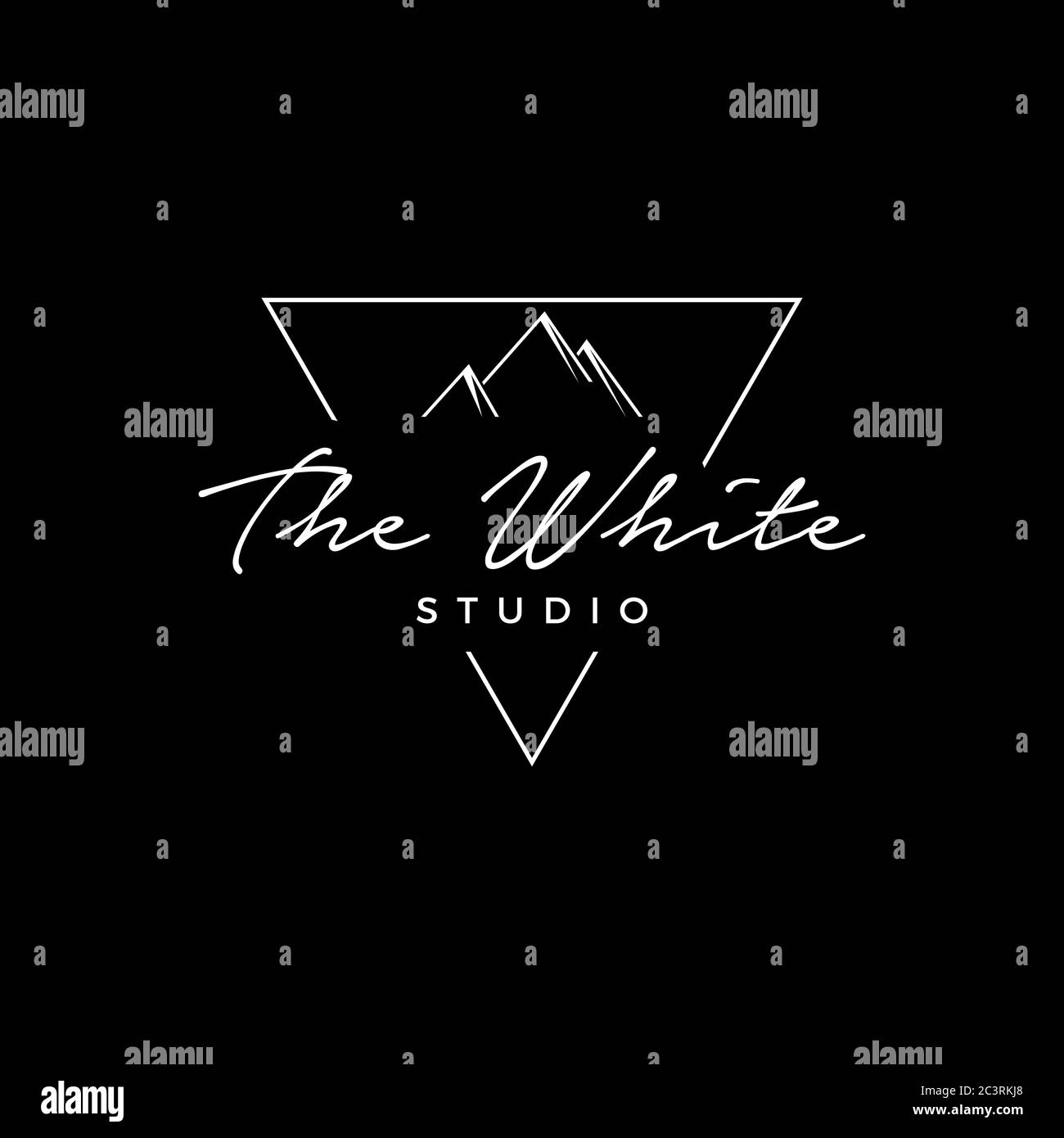 il modello bianco del logo dello studio, il segno del logo della fotografia dello studio possono essere utilizzati per il vostro marchio, l'identità di branding triangolare o il marchio commerciale Illustrazione Vettoriale