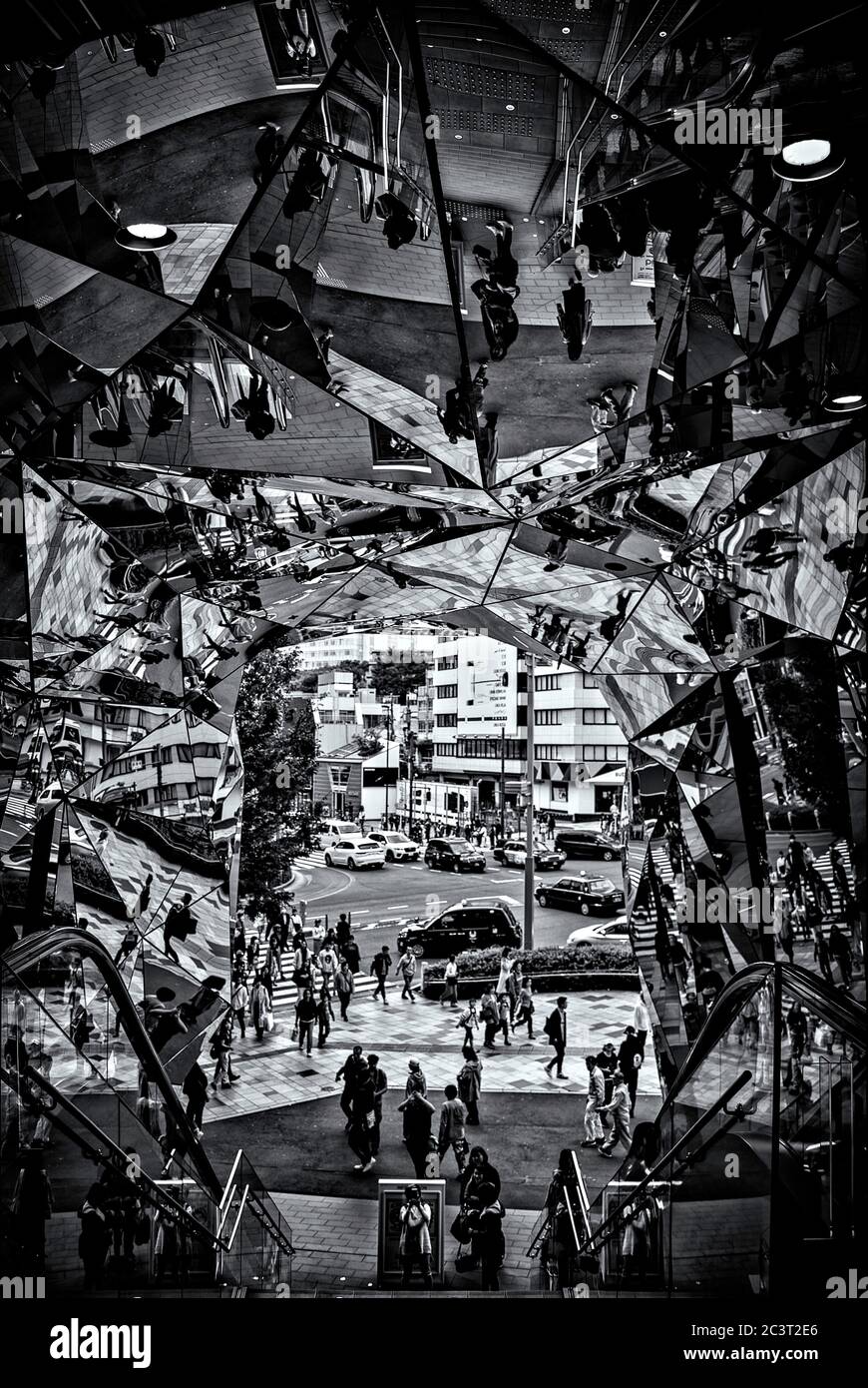 Giochi di specchi in Tokyu Plaza, Omotesando Avenue edificio, Shibuya, Tokyo, Giappone Foto Stock