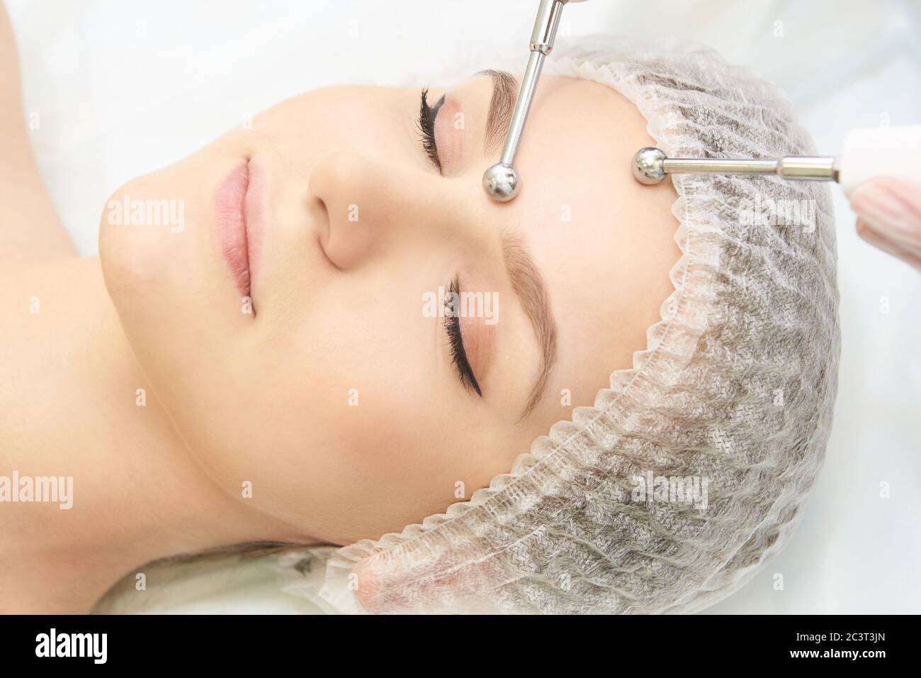 Trattamento cosmetologico viso spa. Cura della pelle sollevare anti età Foto Stock