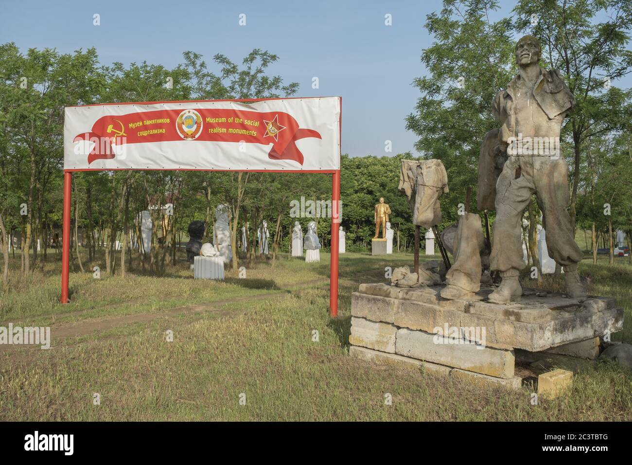 La decomunizzazione in Ucraina, i monumenti demoliti in diverse città del paese sono raccolti nel Museo del realismo socialista. Frumushika Nova, Odessa Oblast, Ucraina, Europa dell'Est Foto Stock