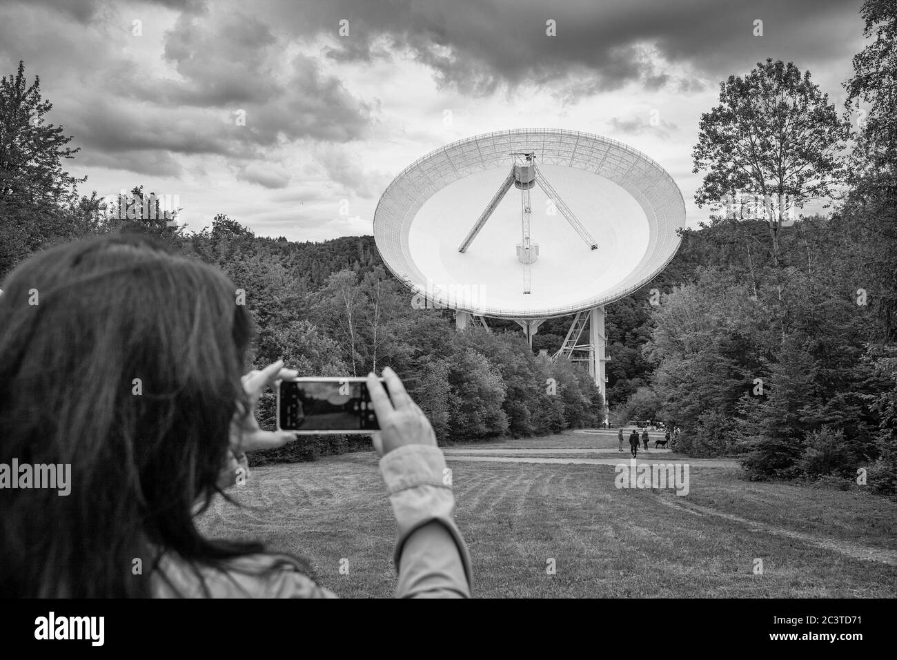 Radiotelescopio Effelsberg vicino a Bad Muenstereifel, regione di Eifel, Nord Reno-Westfalia, Germania. Das Radioteleskop Effelsberg nahe Bad Muenstereifel Foto Stock