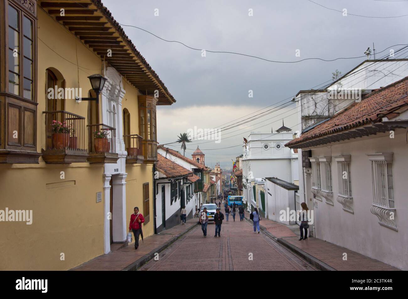 Vista sulla vecchia strada della città, Bogota, Colombia, Sud America Foto Stock