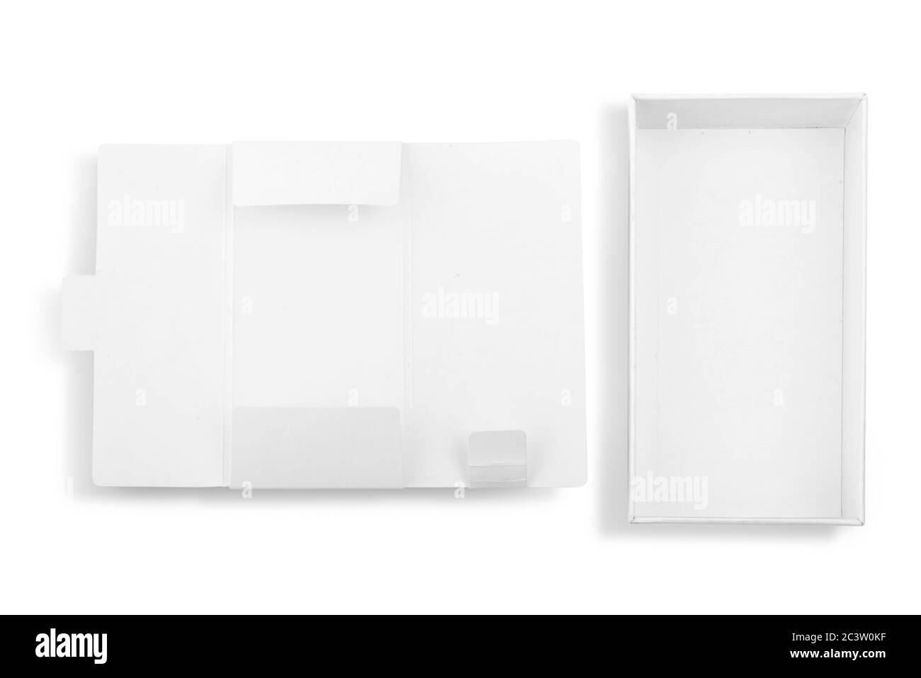 Mockup di cartone bianco e scatola vuota di cartone bianco isolata su sfondo bianco Foto Stock