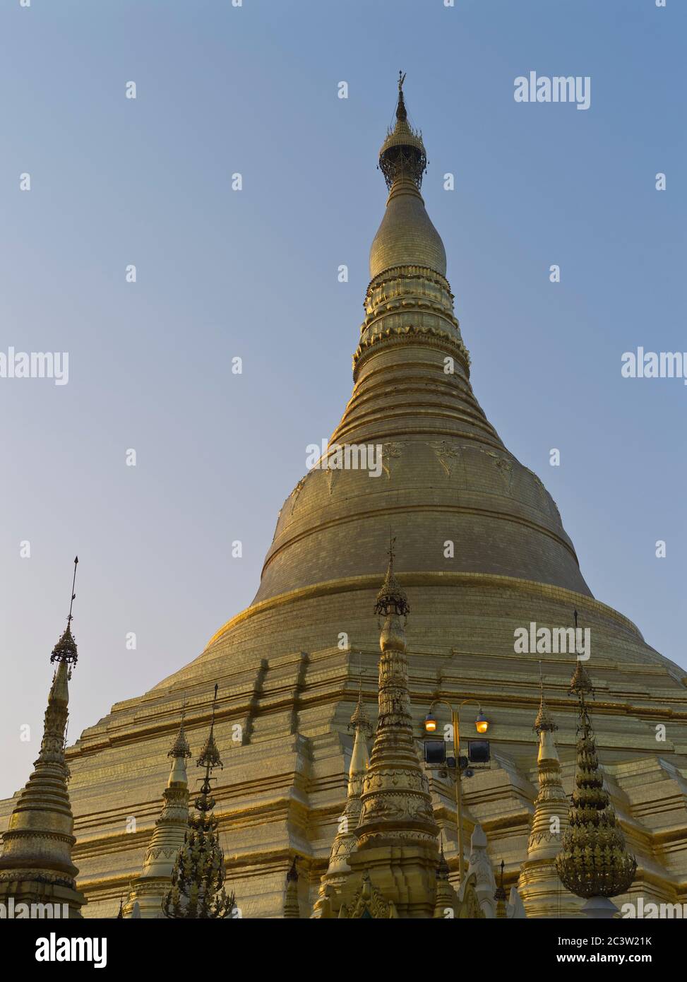 dh Shwedagon Pagoda tempio YANGON MYANMAR templi buddisti Grande Dagon Zedi Daw oro stupida birmano foglia d'oro Foto Stock