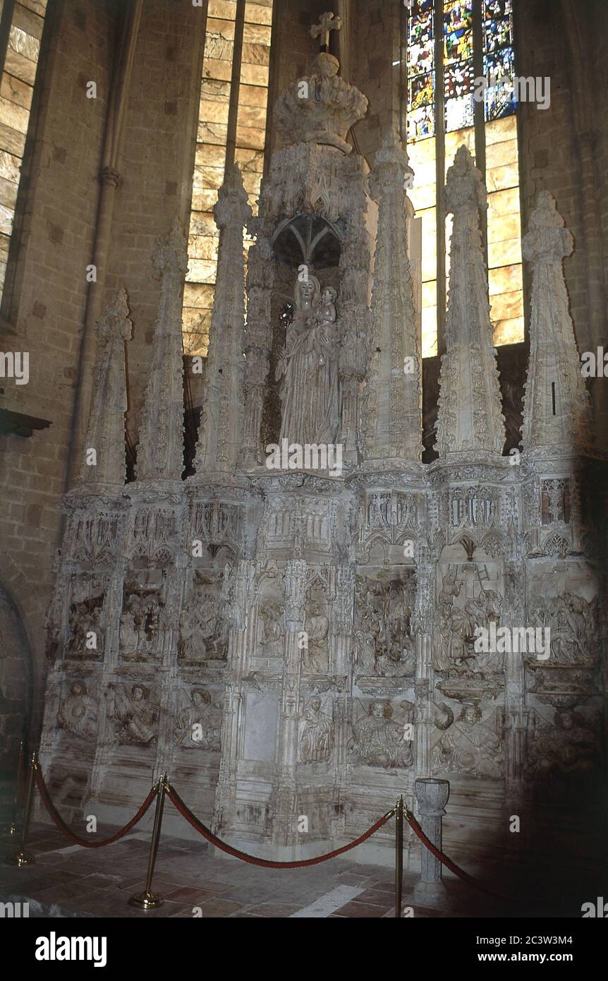 RETABLO GOTICO ESCULPIDO EN ALABASTRO - SIGLO XV Autore: BORRAS VICENTE. Località: MARIENKIRCHE. CASTELLO DI AMPURIAS. GERONA. SPAGNA. Foto Stock