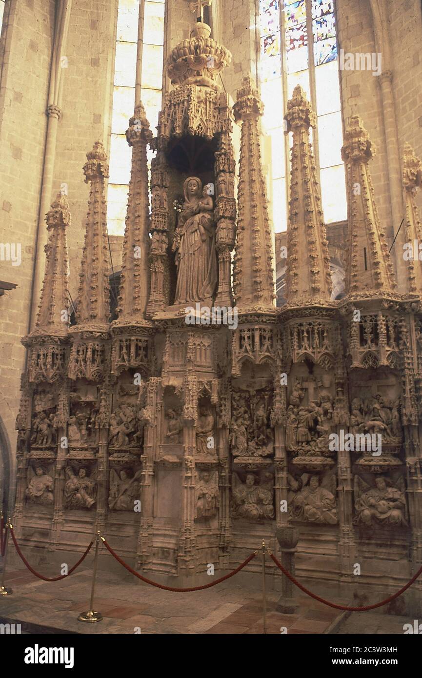 RETABLO GOTICO ESCULPIDO EN ALABASTRO - SIGLO XV Autore: BORRAS VICENTE. Località: MARIENKIRCHE. CASTELLO DI AMPURIAS. GERONA. SPAGNA. Foto Stock