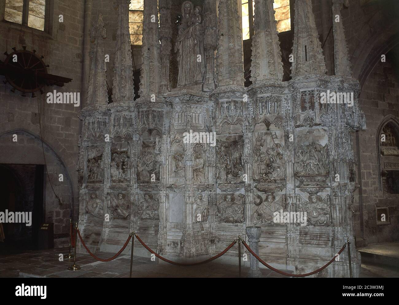 RETABLO GOTICO ESCULPIDO EN ALABASTRO - SIGLO XV Autore: BORRAS VICENTE. Località: MARIENKIRCHE. CASTELLO DI AMPURIAS. GERONA. SPAGNA. Foto Stock
