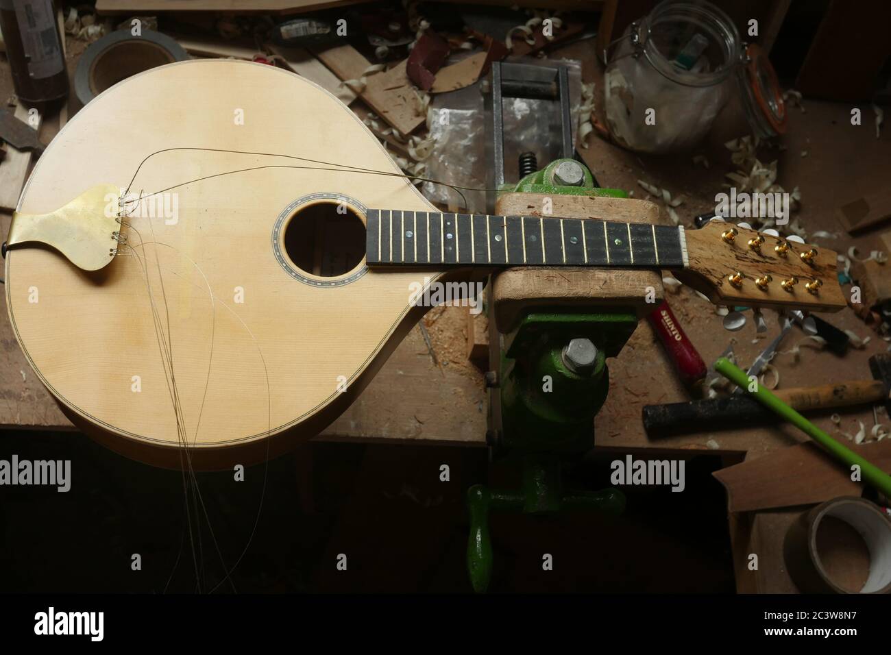 Un mandolino irlandese fatto a mano a Ennistymon, County Clare, Irlanda  Foto stock - Alamy