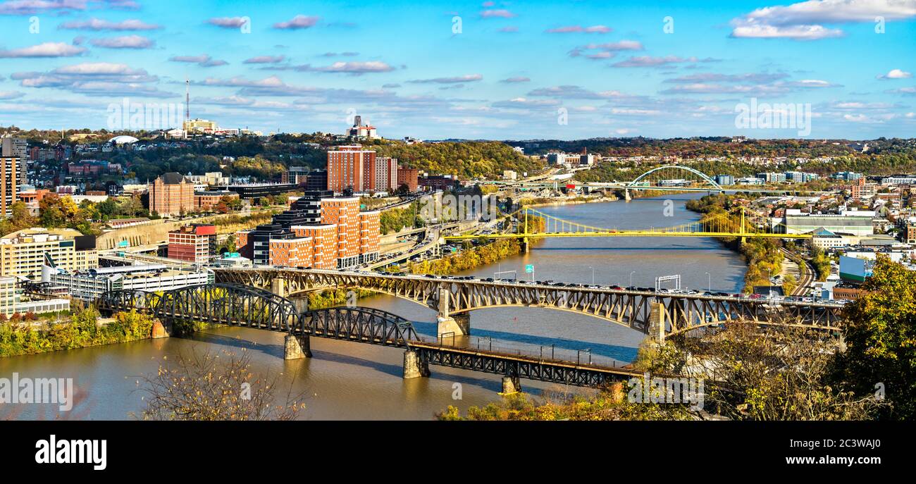 Ponti sul fiume Monongahela a Pittsburgh, Pennsylvania Foto Stock