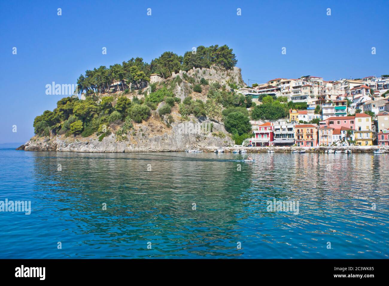 Parga, vista della città vecchia dal porto, Grecia Foto Stock