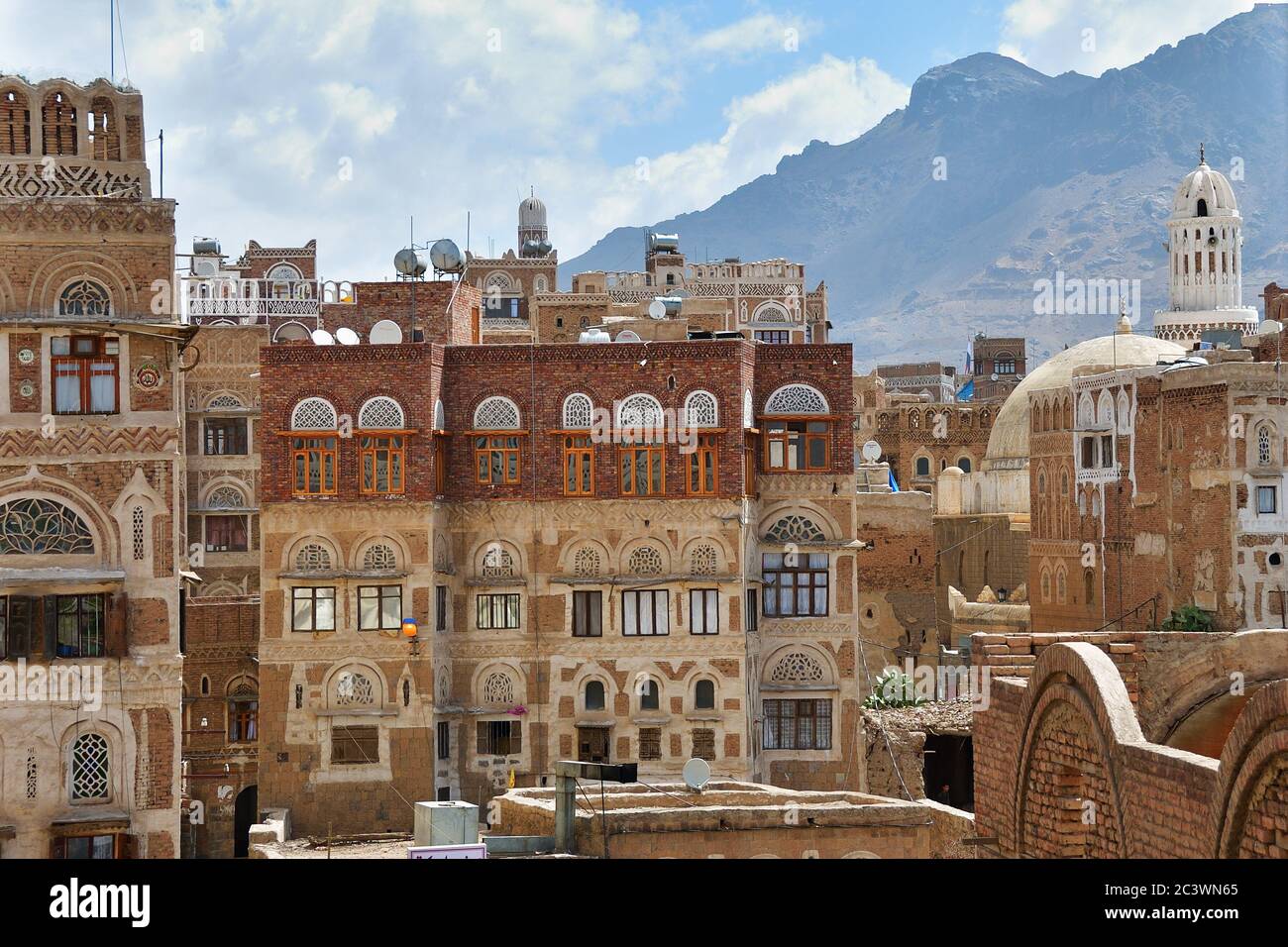 Sanaa, Yemen - 6 marzo 2010: La città vecchia di Sanaa è dichiarata patrimonio mondiale dell'UNESCO oggi distrusse a causa della guerra civile Foto Stock