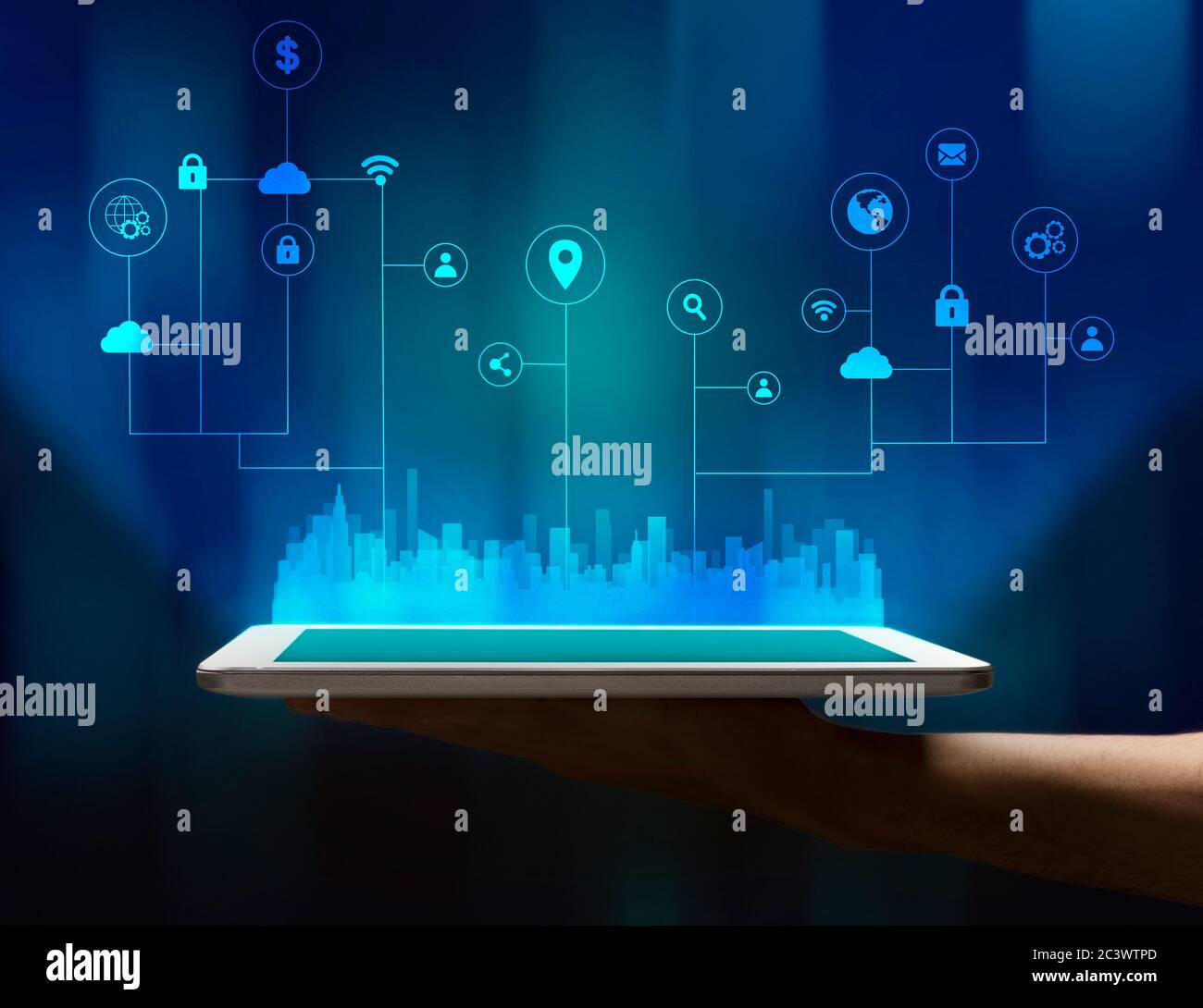 Tavoletta con ologramma di Urban City, sfondo blu Foto Stock