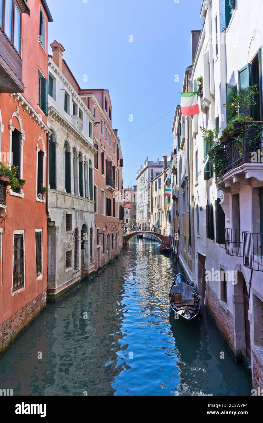Vista sul canale della città vecchia, Venezia, Italia Foto Stock