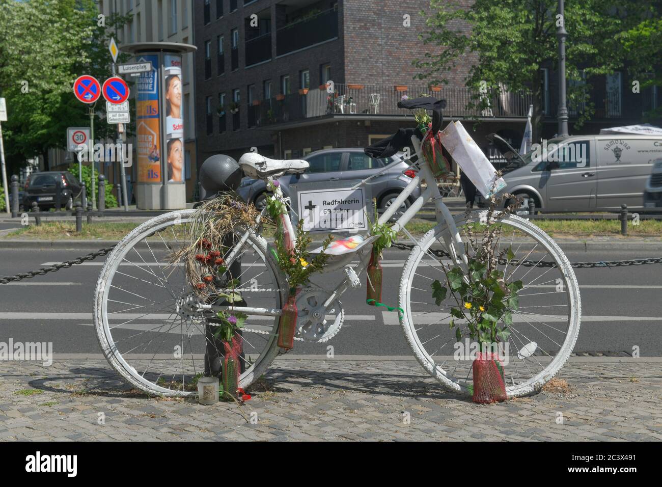 Ghost bike, Luisenplatz, Charlottenburg, Berlino, Germania, Geisterfahrrad, Deutschland Foto Stock